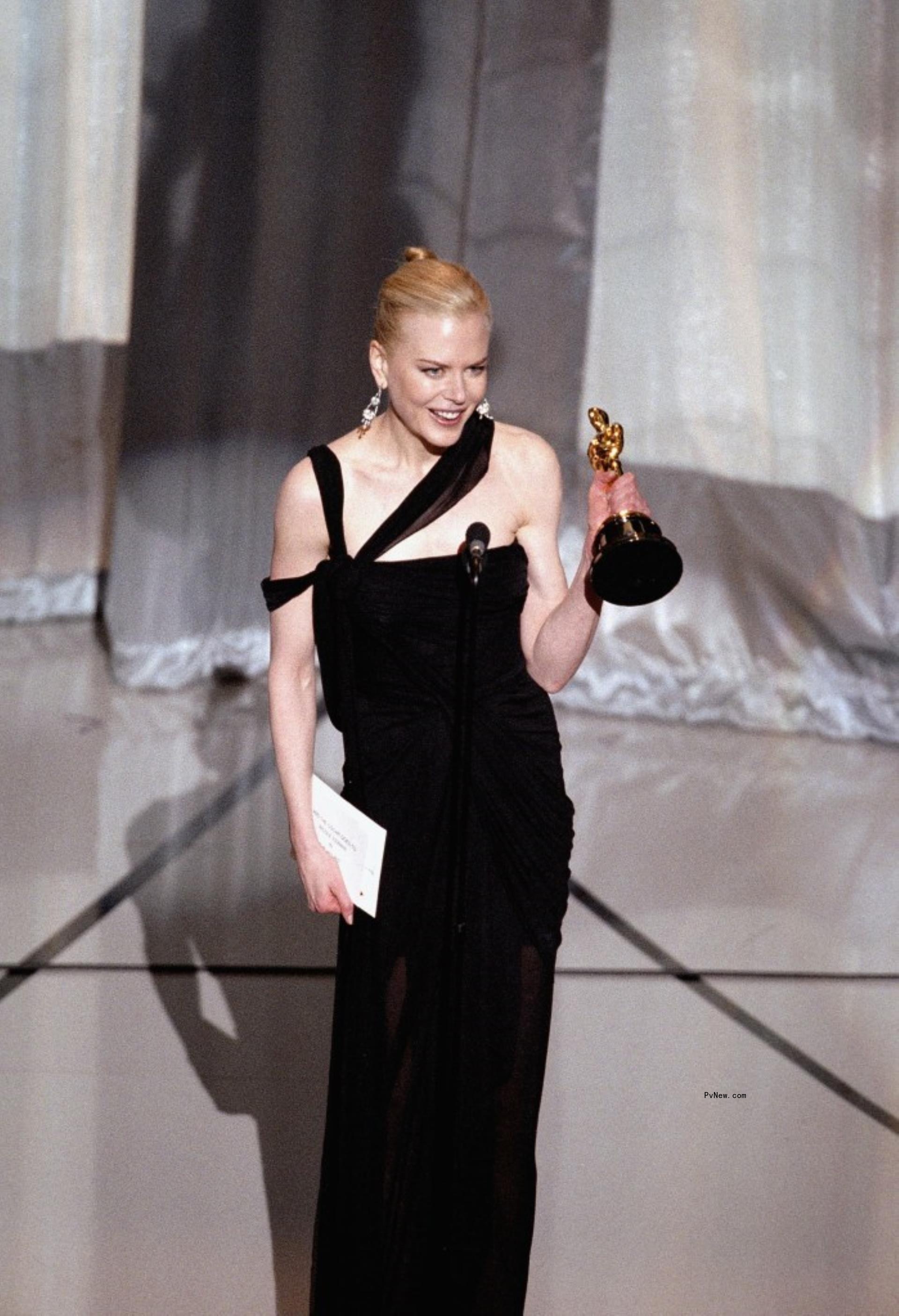 Nicole Kidman winning an Oscar in 2003. 