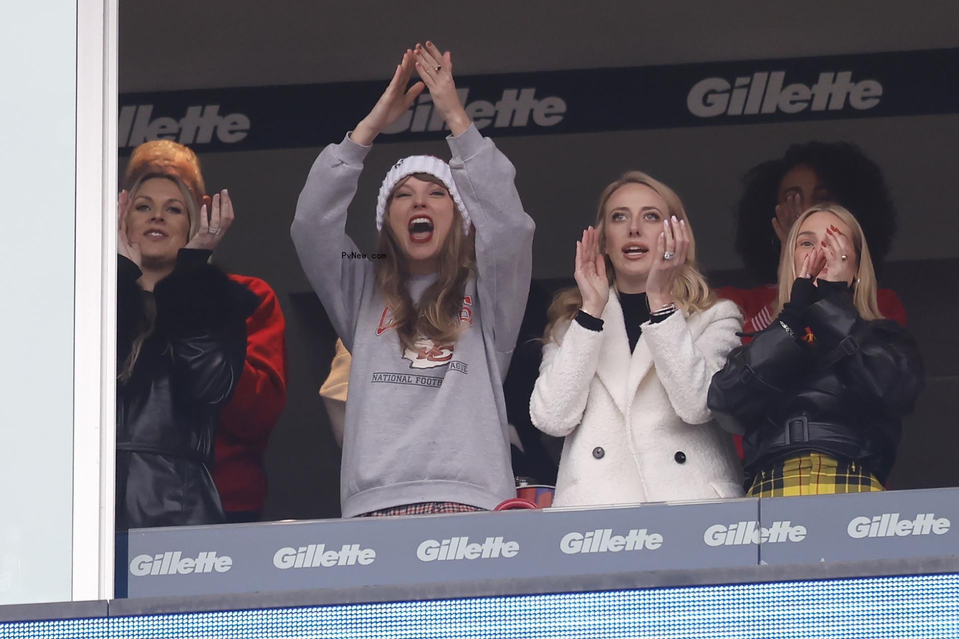 Taylor Swift and Brittany Mahomes at football game