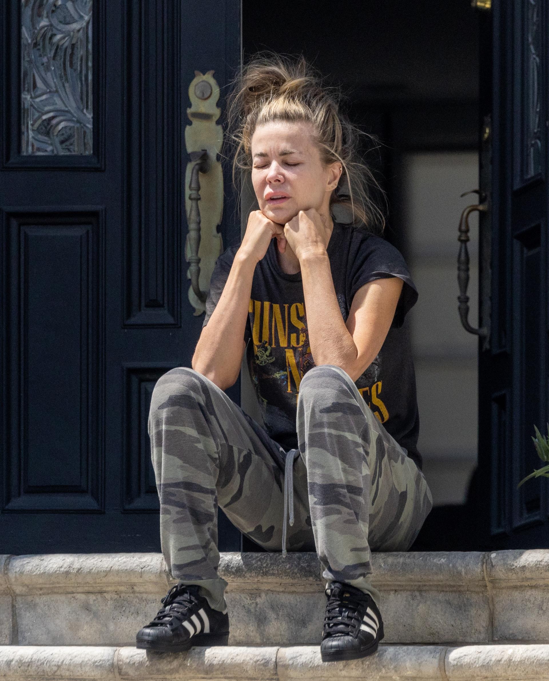 Carmen Electra appears distraught, seemingly cries in rare sighting in LA