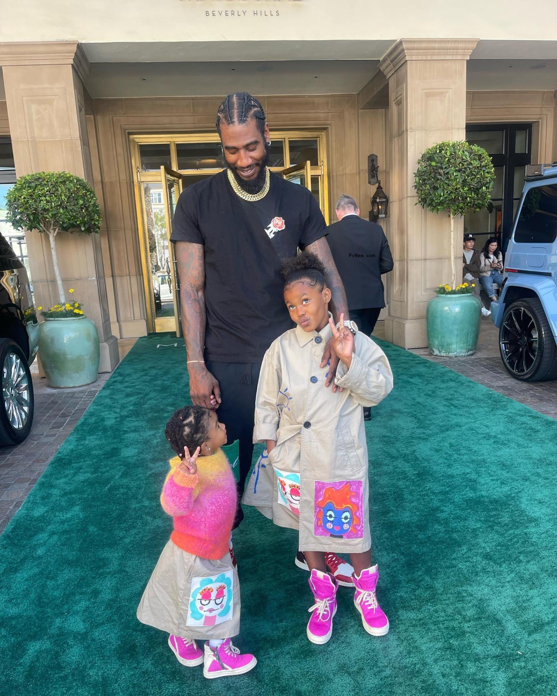 Iman Shumpert with his two daughters.