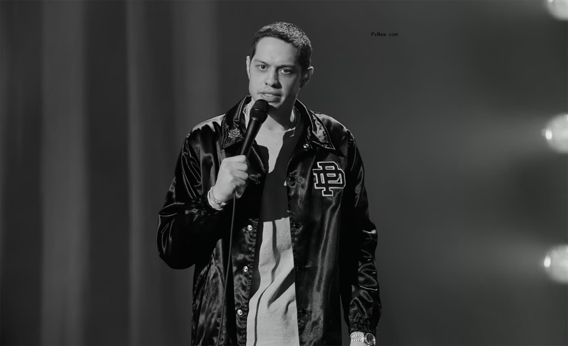 Pete Davidson doing stand-up comedy in his Netflix special.