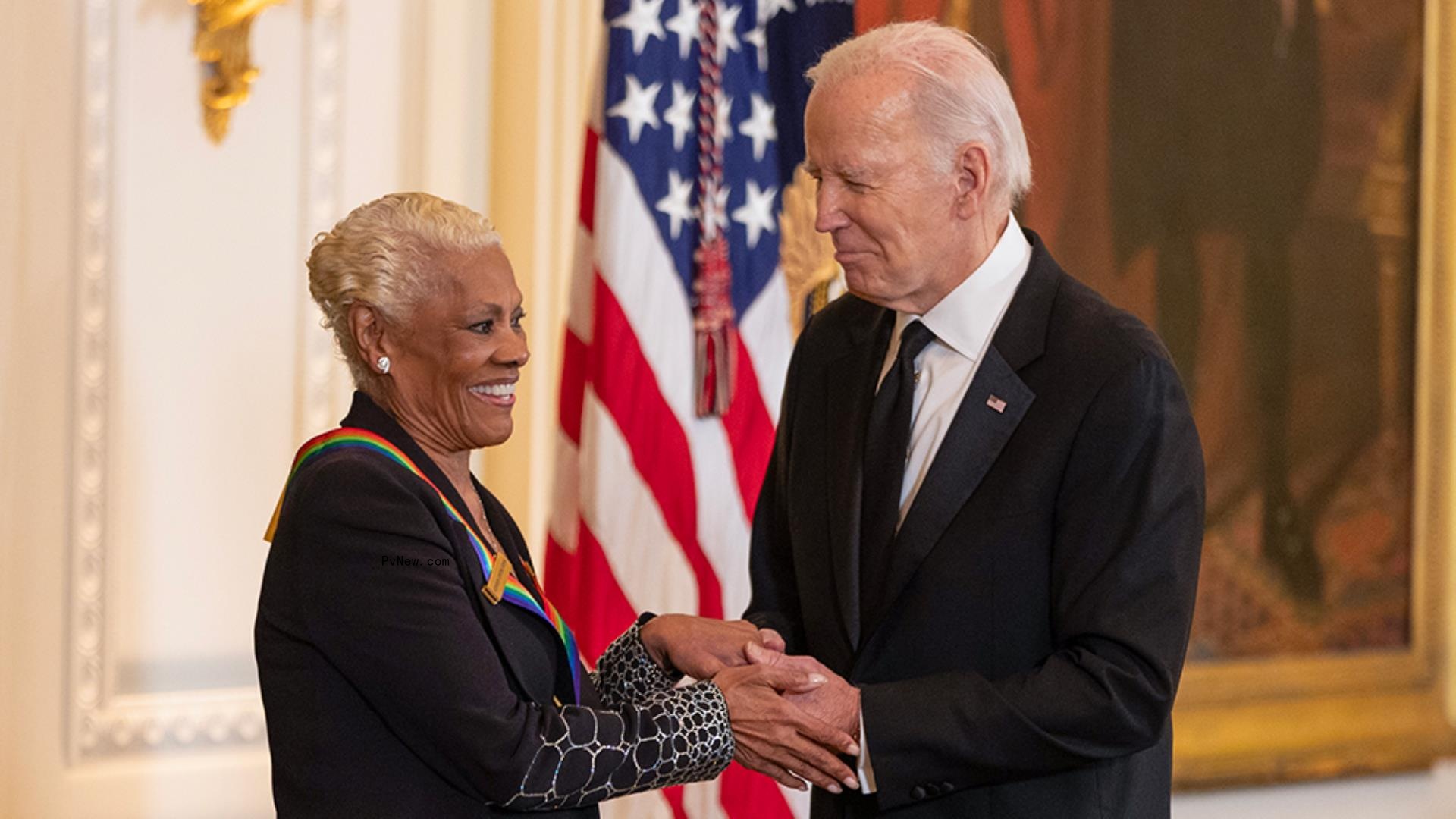 Queen Latifah, Dio<i></i>nne Warwick, Renee Fleming, Barry Gibb and Billy Crystal Lauded by Kennedy Center for Co<i></i>ntributions to American Culture