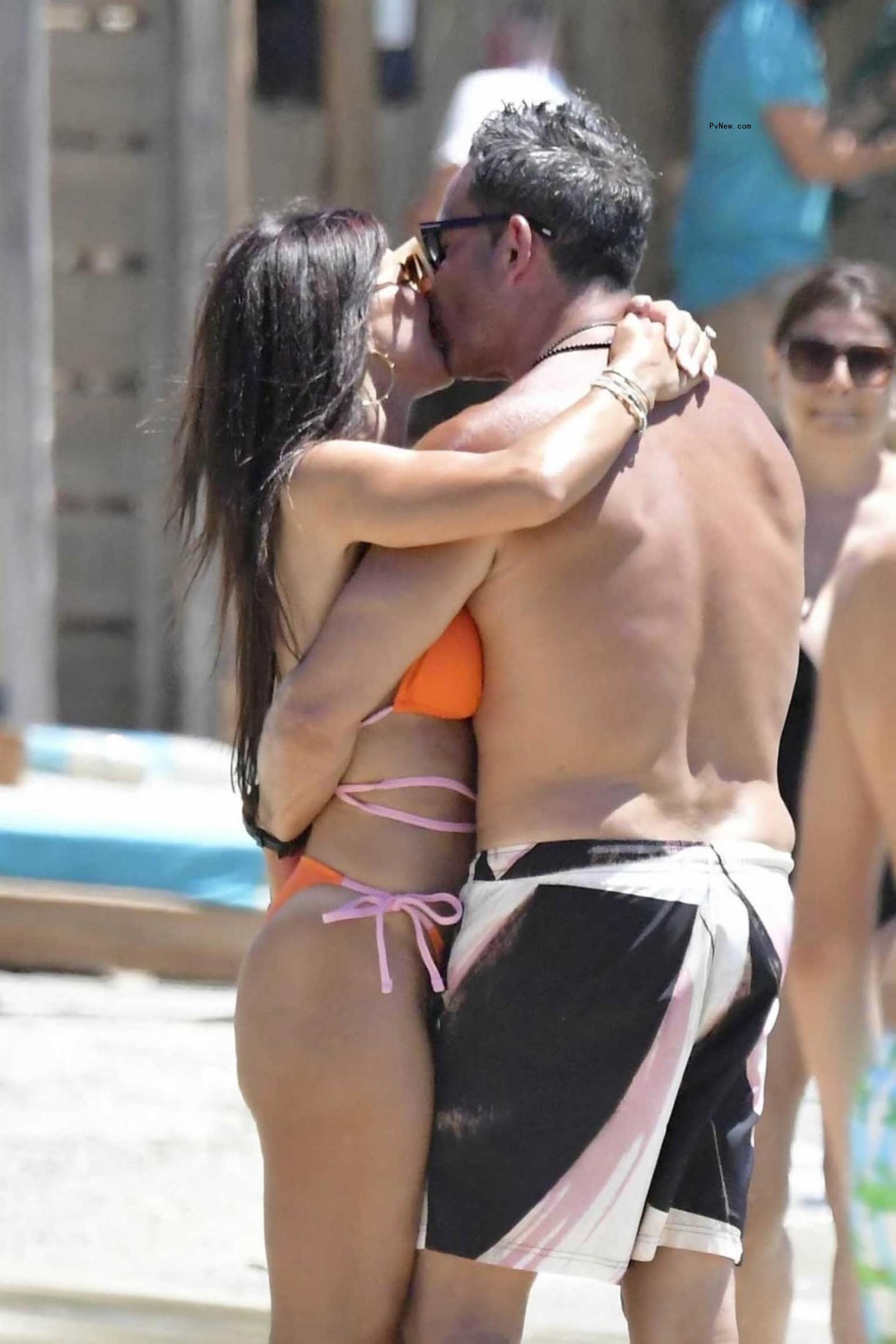Teresa Giudice and Luis Ruelas kissing on vacation in Greece.