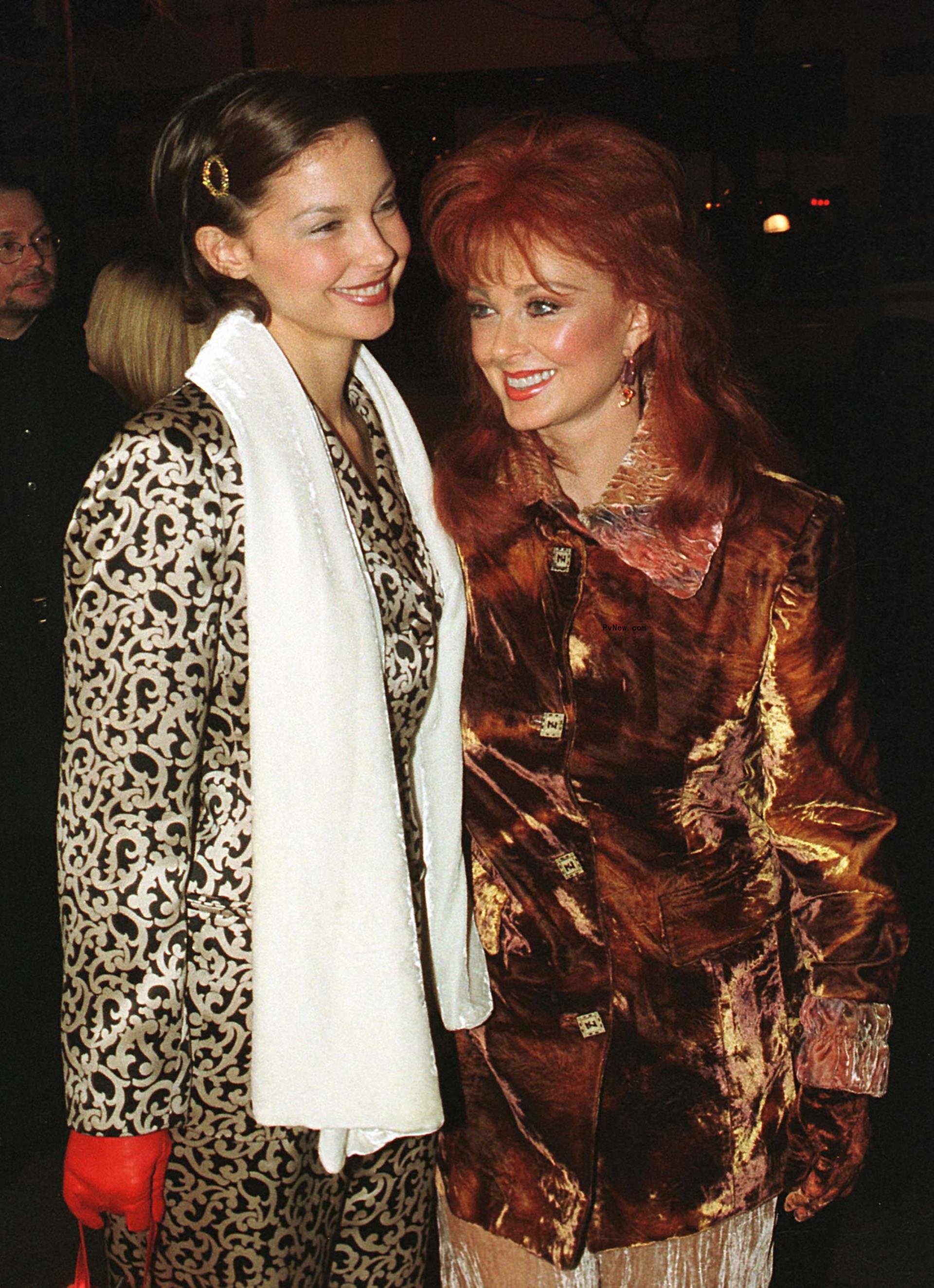 Ashley Judd and Naomi Judd.