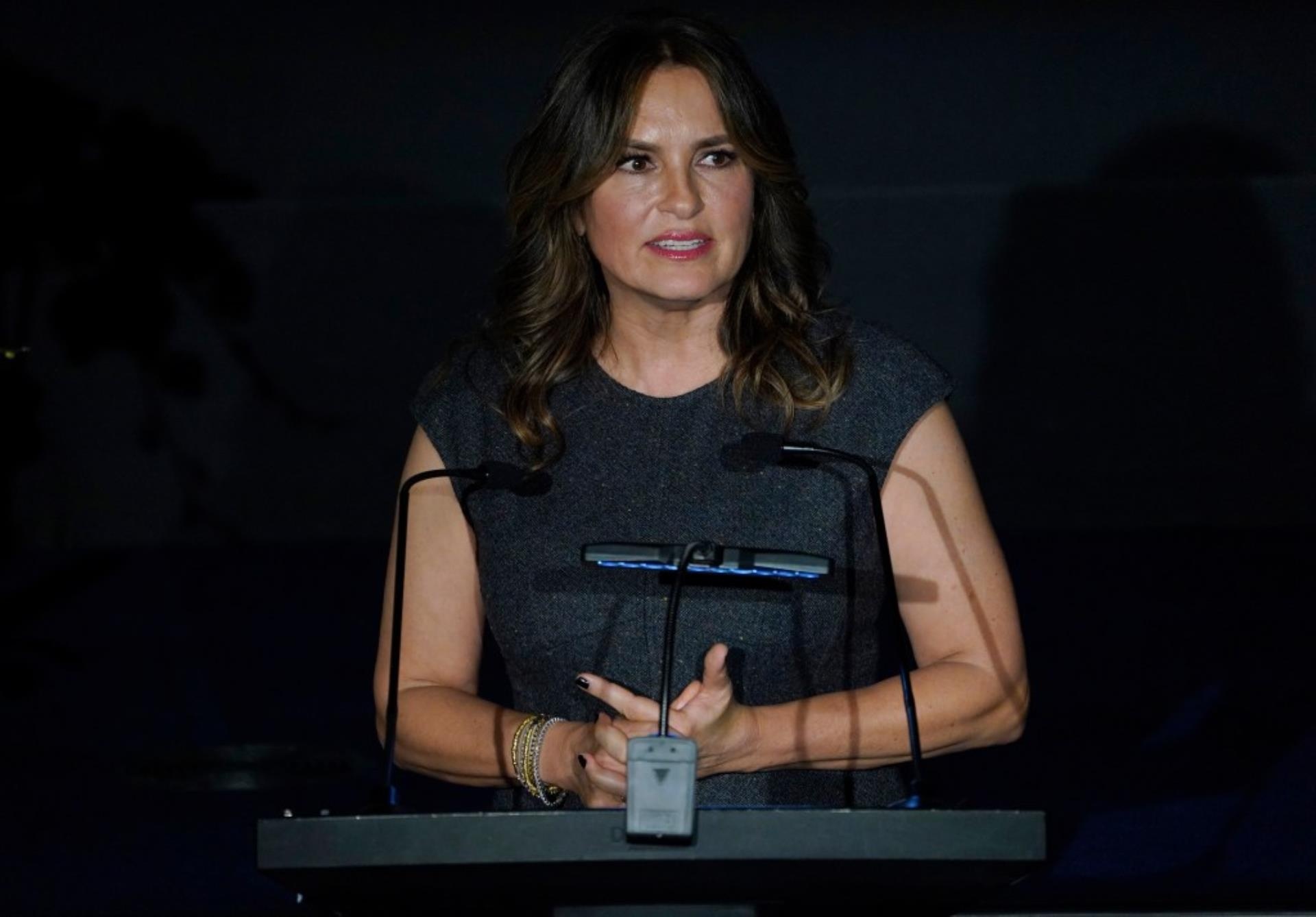 mariska hargitay talking at a podium