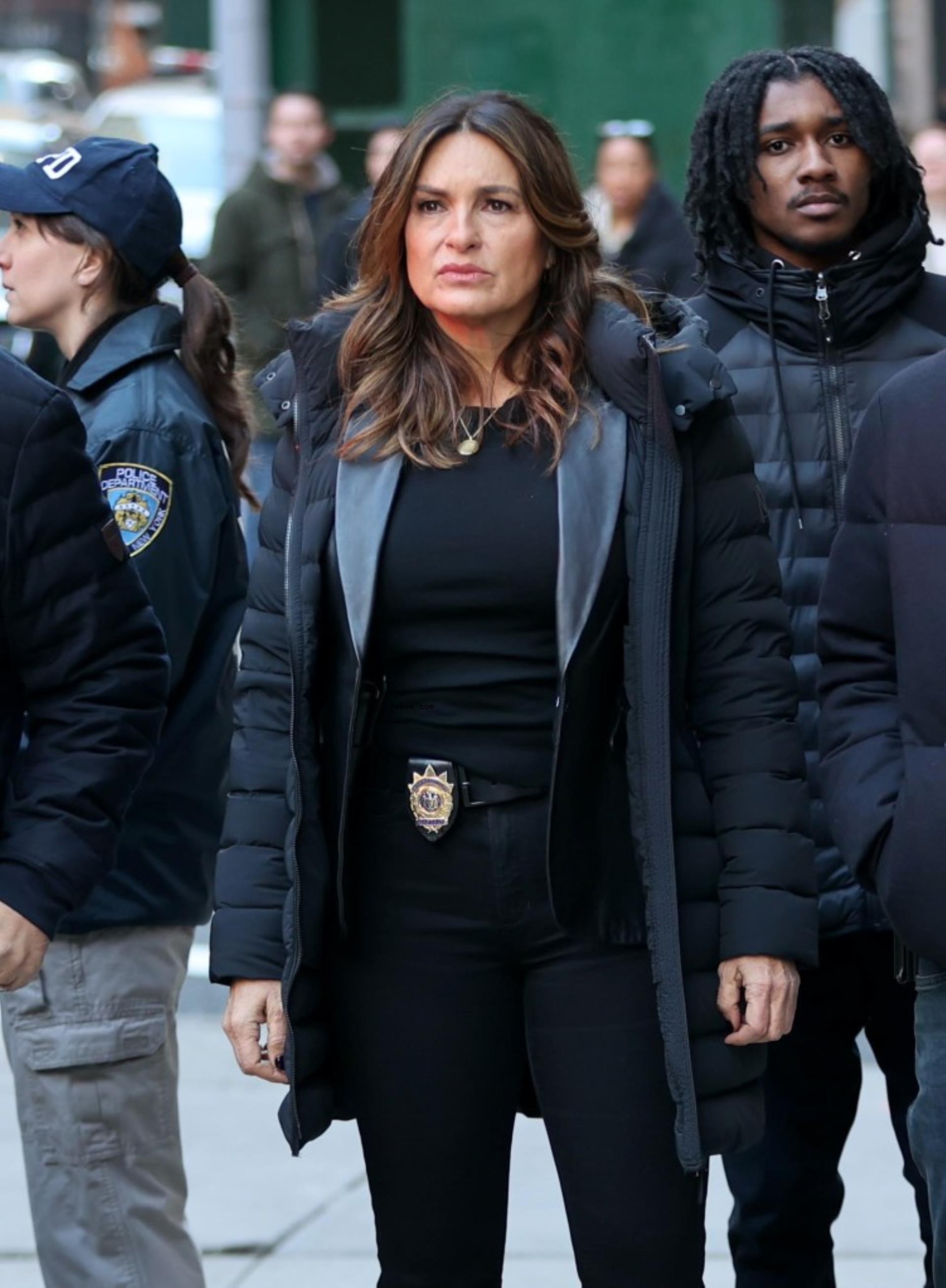 mariska hargitay on set as olivia benson