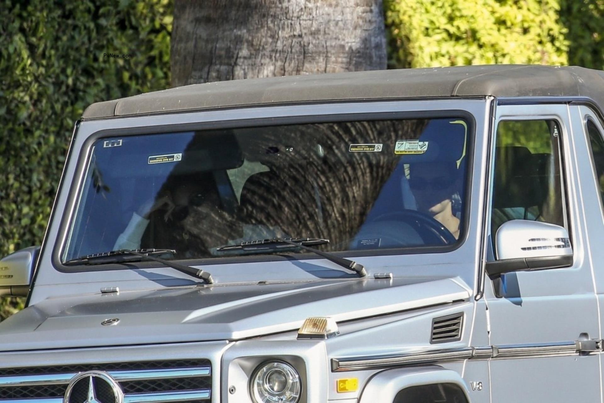 Kendall Jenner and Hailey Bieber being pulled over. 
