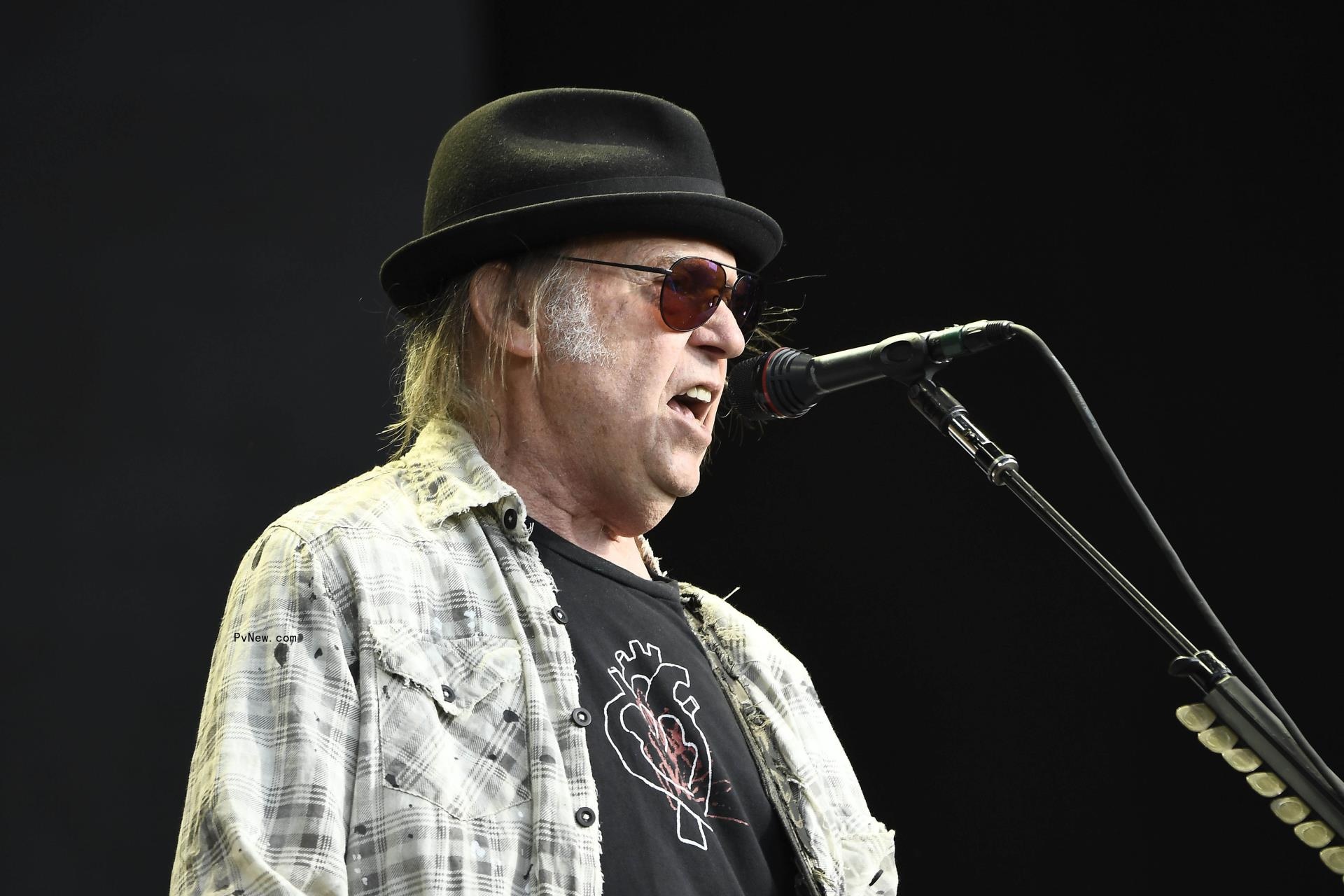 Neil Young: ‘If You Support Spotify, You are Destroying an Art Form’
