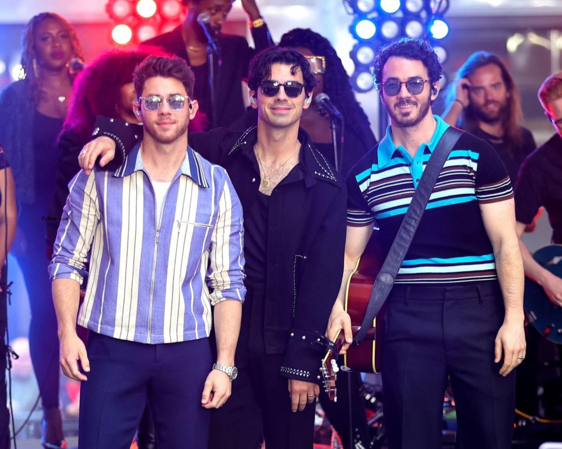 Nick, Joe and Kevin Jonas.