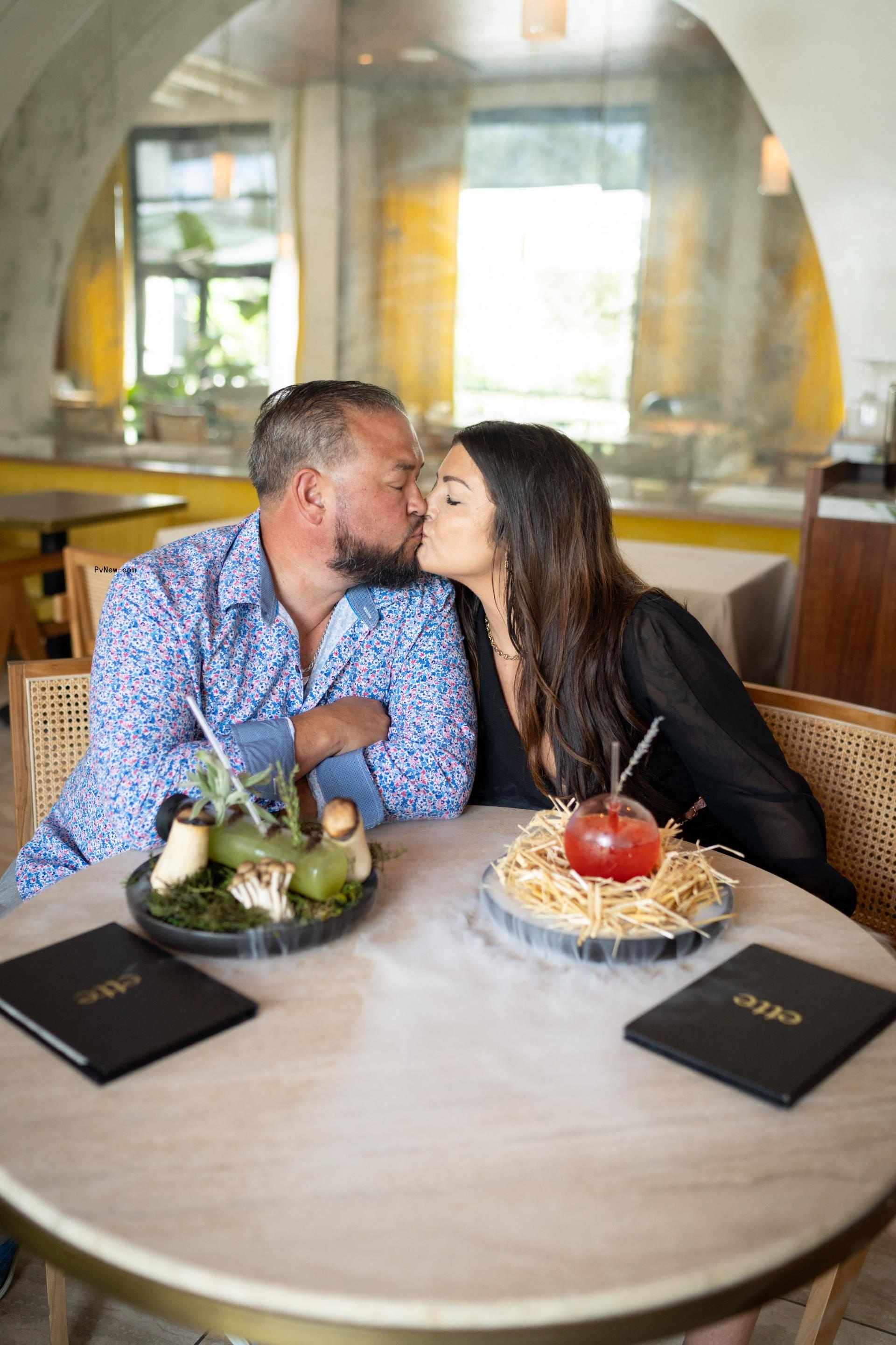 Jon Gosselin and Stephanie Lebo kissing