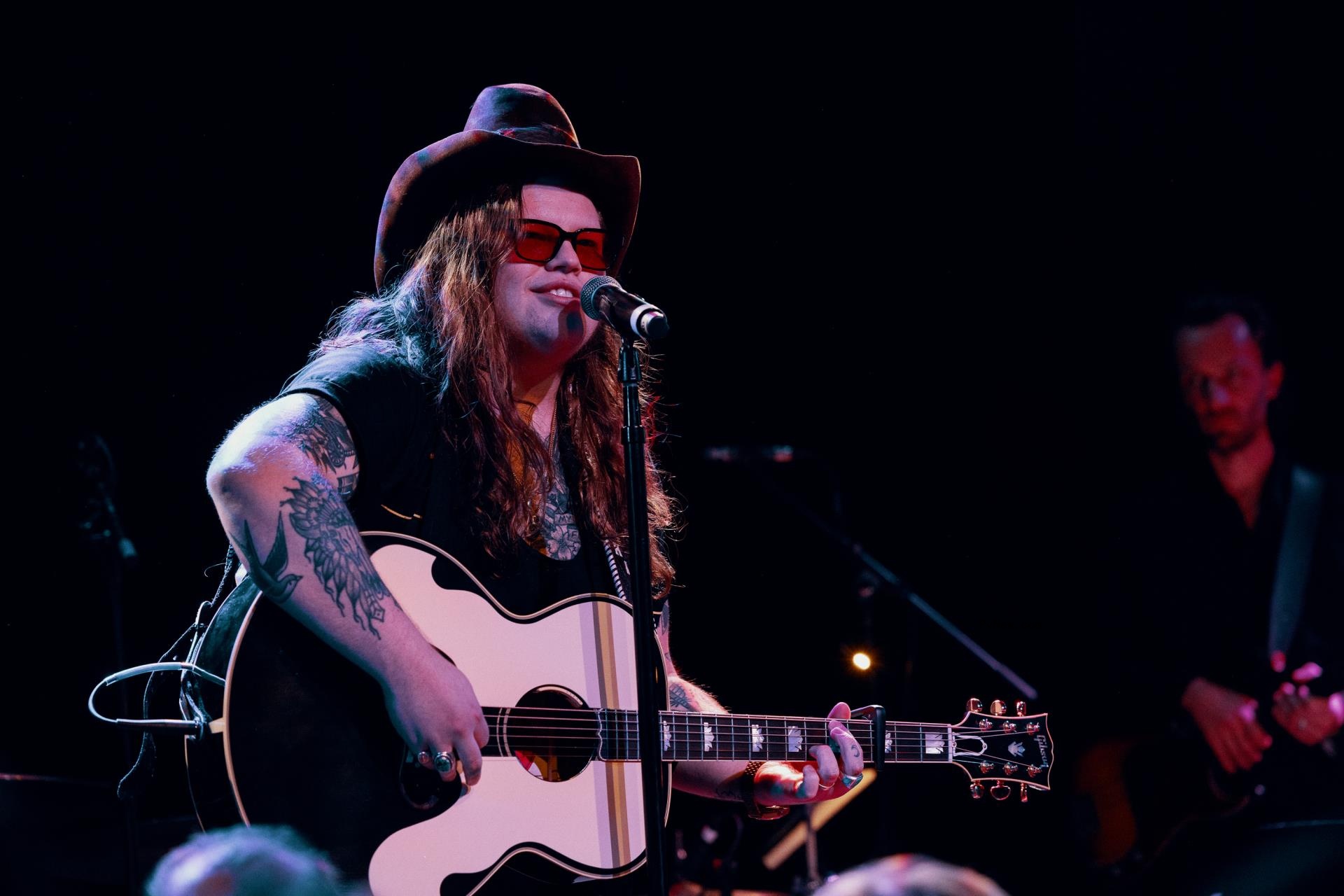 At AmericanaFest’s Paul Simon Tribute, Jackson Browne, Dwight Yoakam, Jason Isbell and Latin American Stars Prove There Are 50 Ways to Hail Your Hero