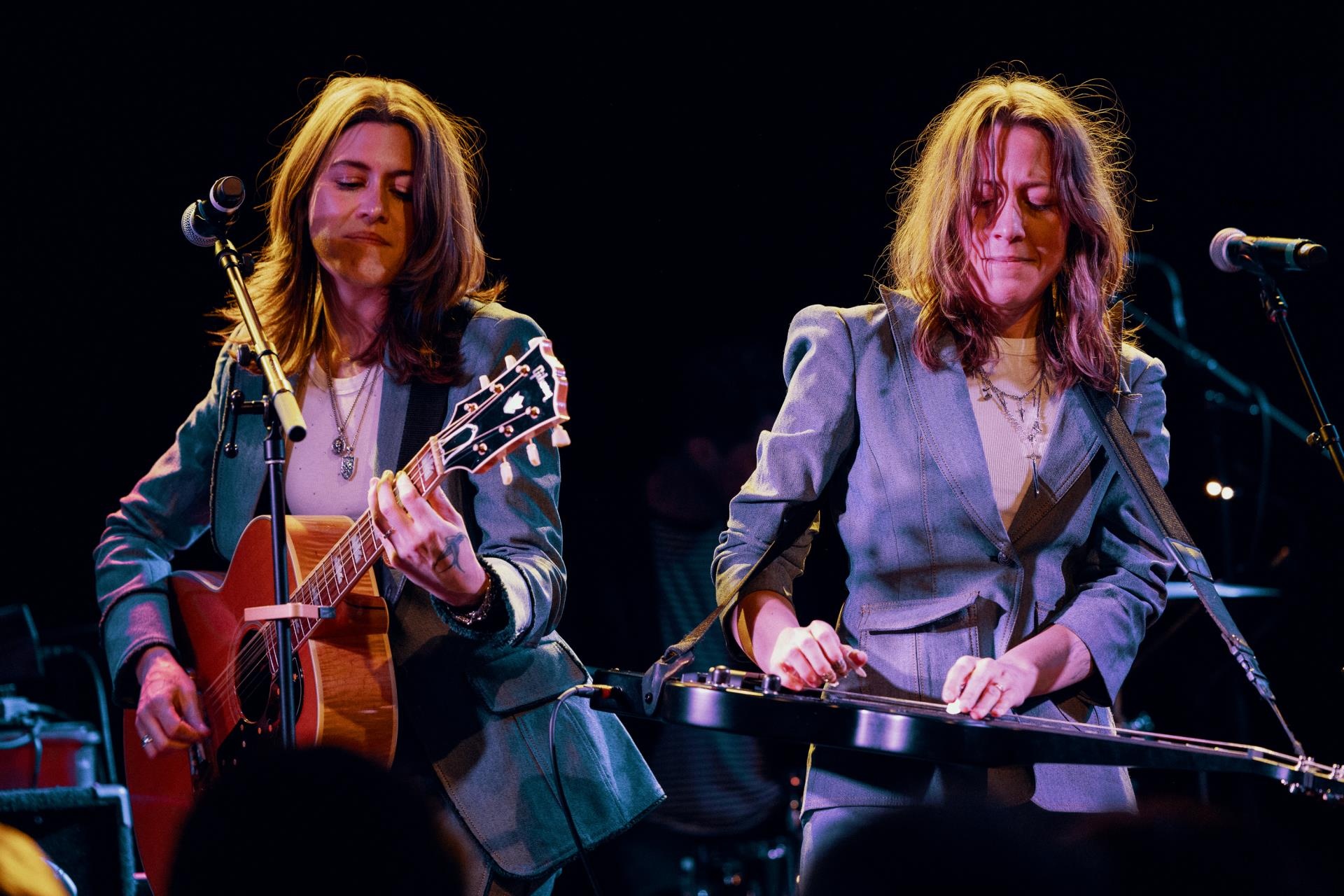 At AmericanaFest’s Paul Simon Tribute, Jackson Browne, Dwight Yoakam, Jason Isbell and Latin American Stars Prove There Are 50 Ways to Hail Your Hero