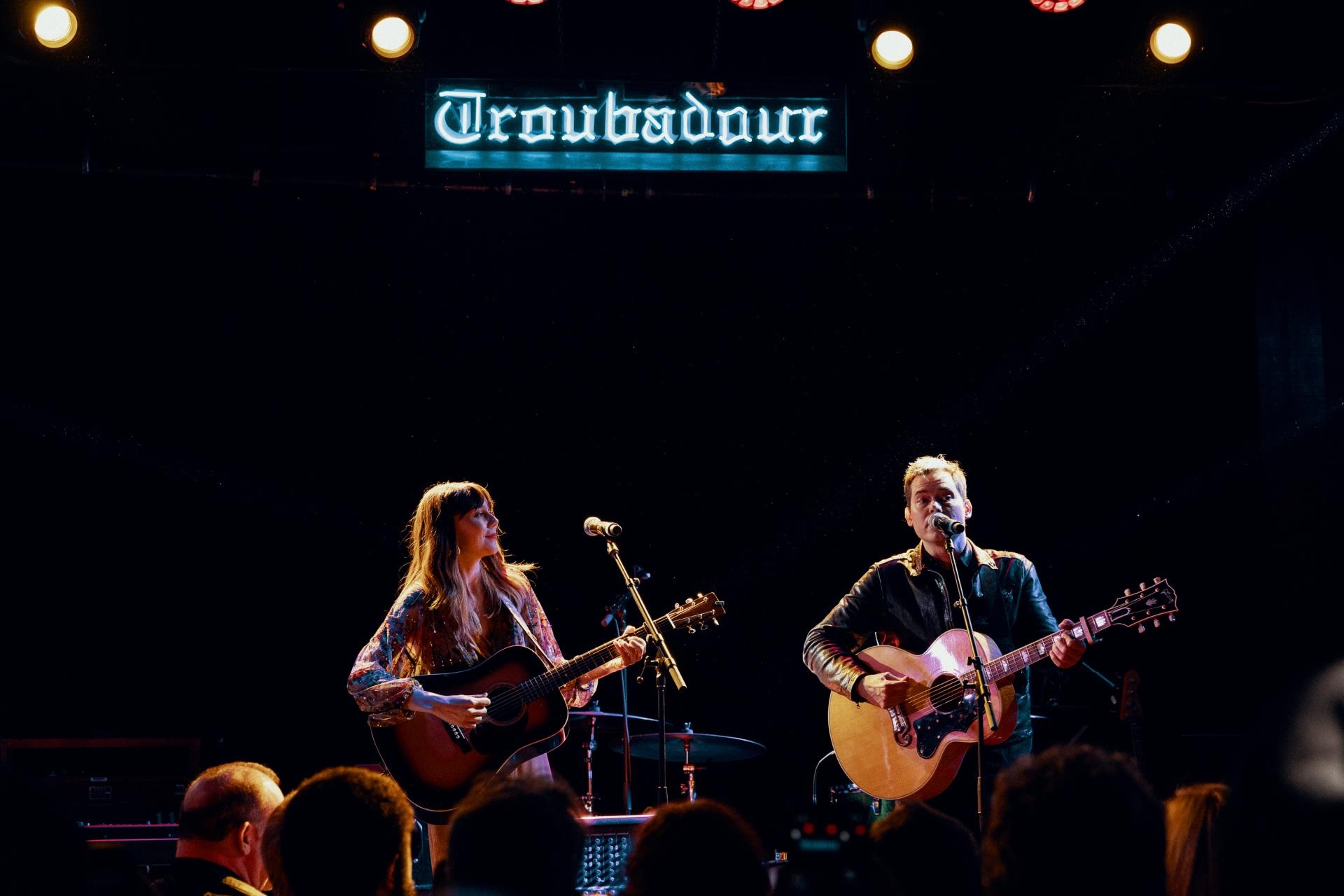 At AmericanaFest’s Paul Simon Tribute, Jackson Browne, Dwight Yoakam, Jason Isbell and Latin American Stars Prove There Are 50 Ways to Hail Your Hero