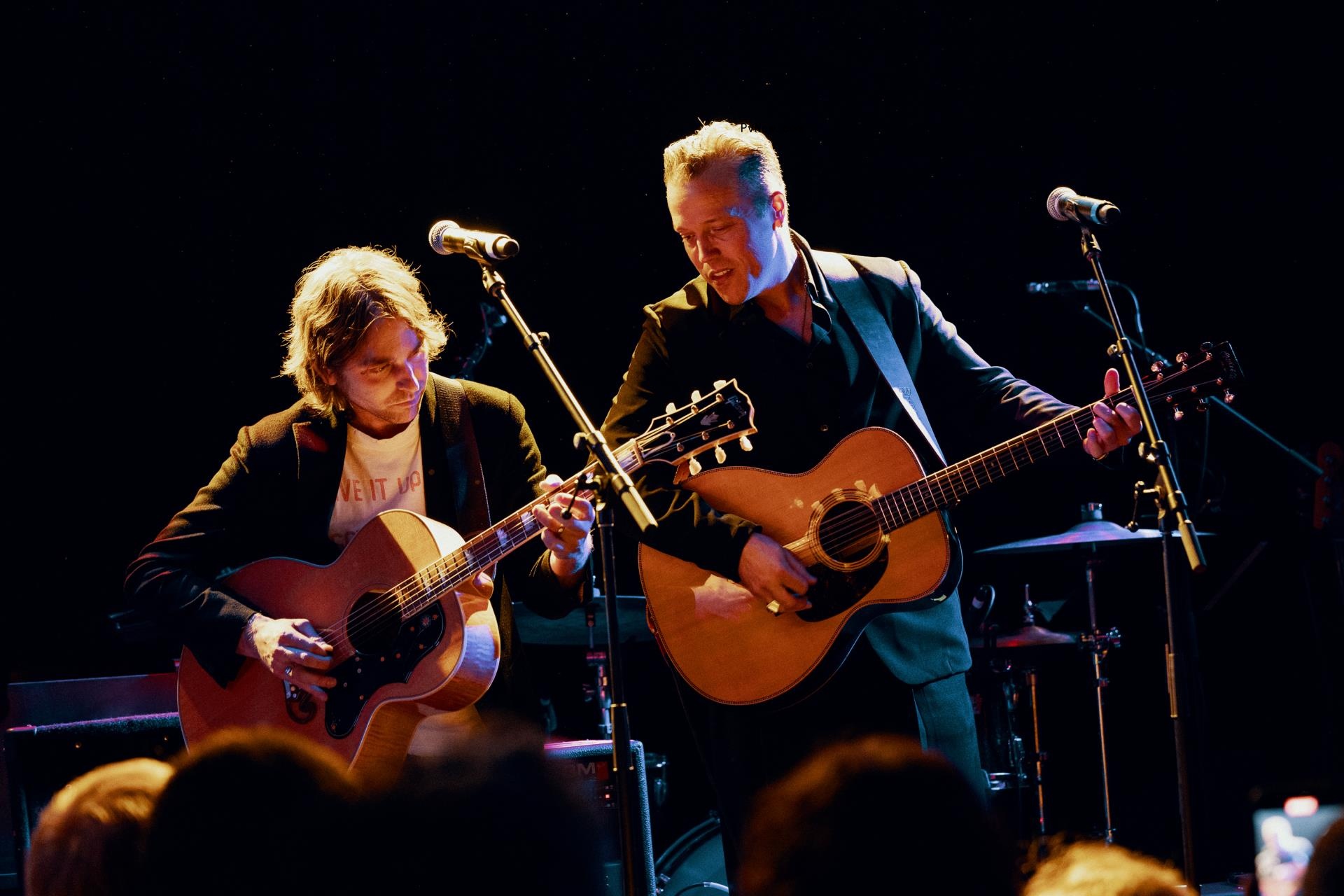At AmericanaFest’s Paul Simon Tribute, Jackson Browne, Dwight Yoakam, Jason Isbell and Latin American Stars Prove There Are 50 Ways to Hail Your Hero