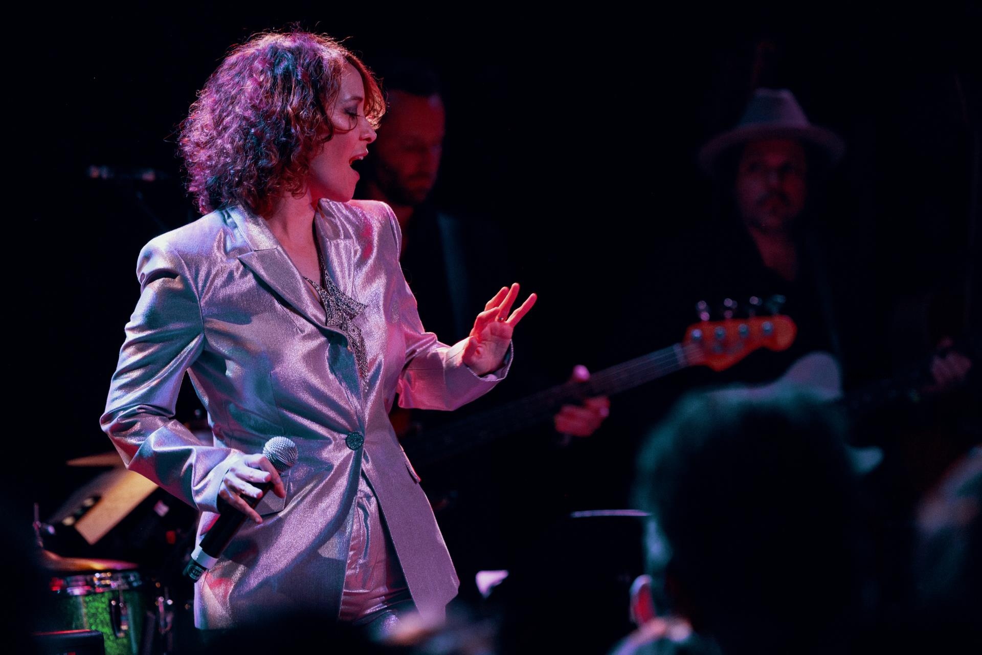 At AmericanaFest’s Paul Simon Tribute, Jackson Browne, Dwight Yoakam, Jason Isbell and Latin American Stars Prove There Are 50 Ways to Hail Your Hero