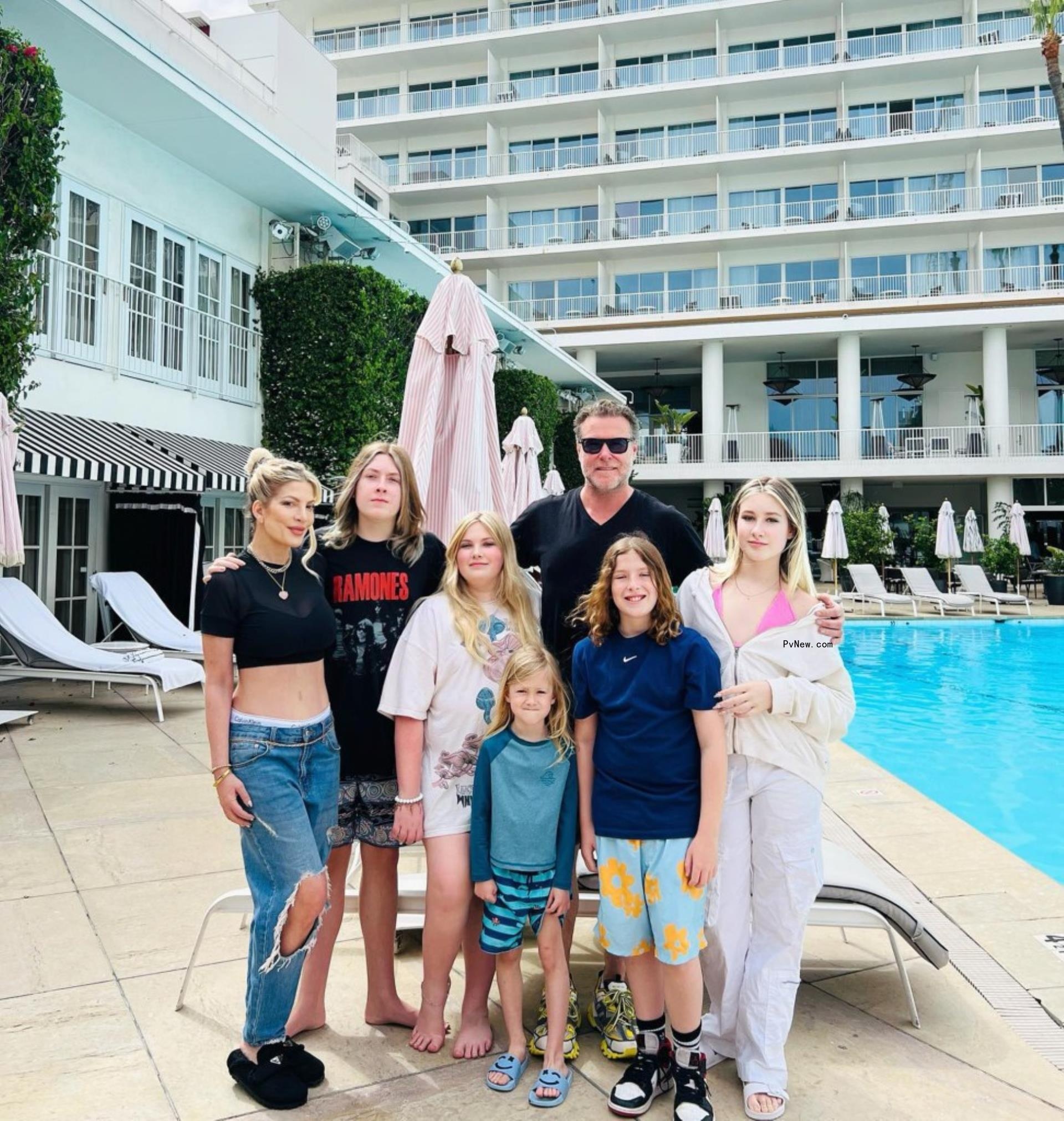 Tori Spelling, Dean McDermott and their kids
