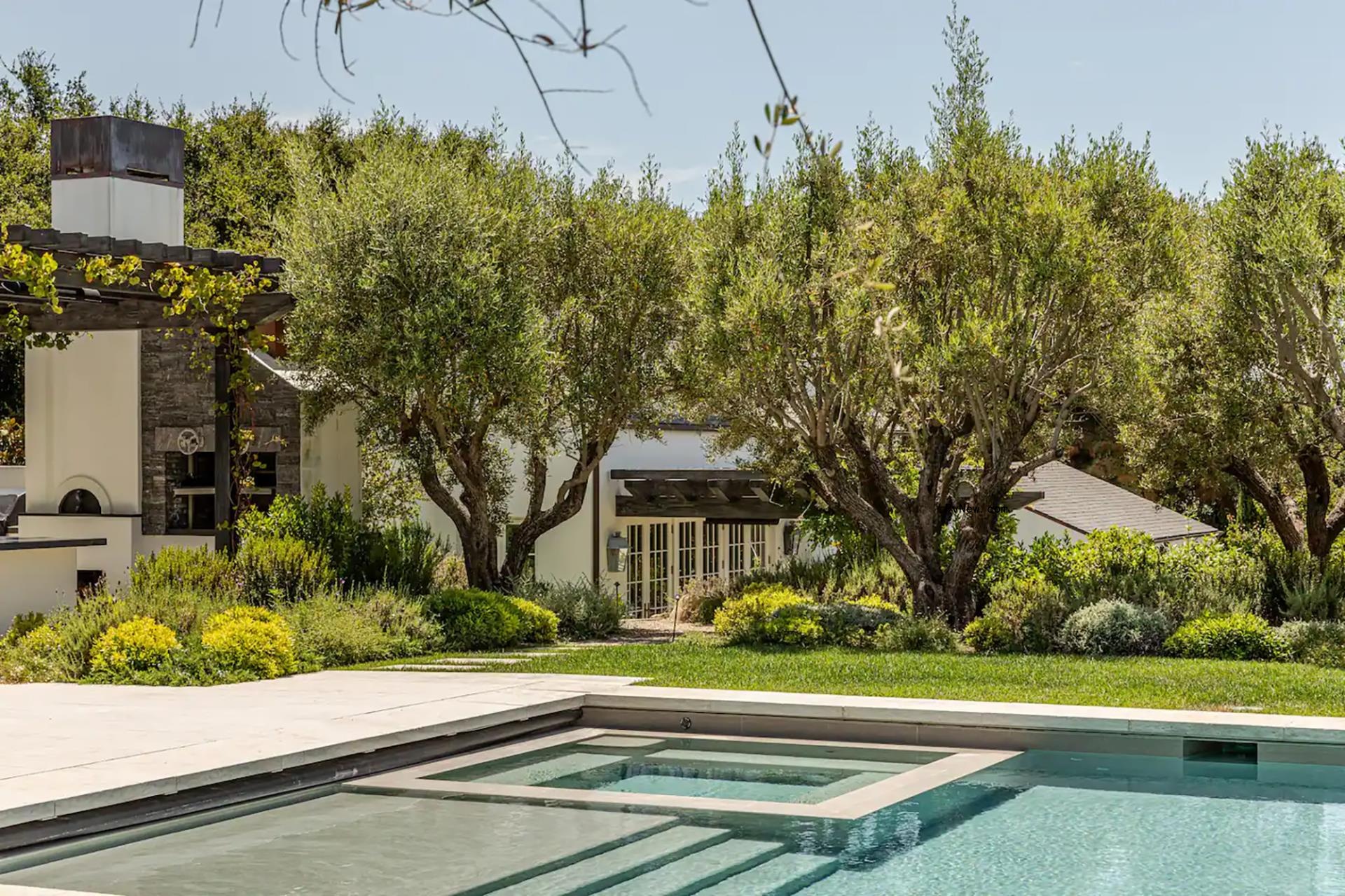 Gwyneth Paltrow's Mo<i></i>ntecito guesthouse