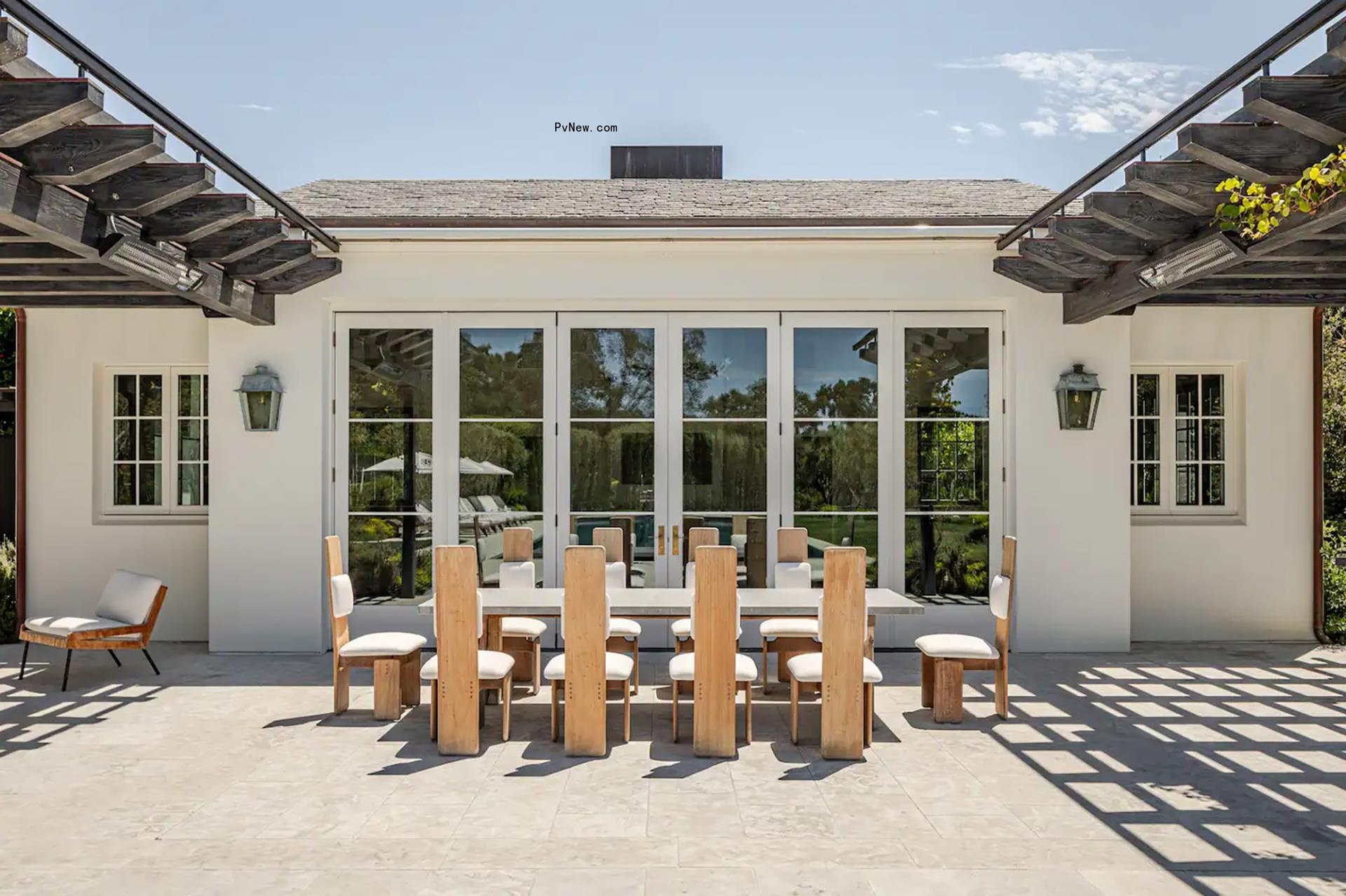 Gwyneth Paltrow's Mo<i></i>ntecito guesthouse