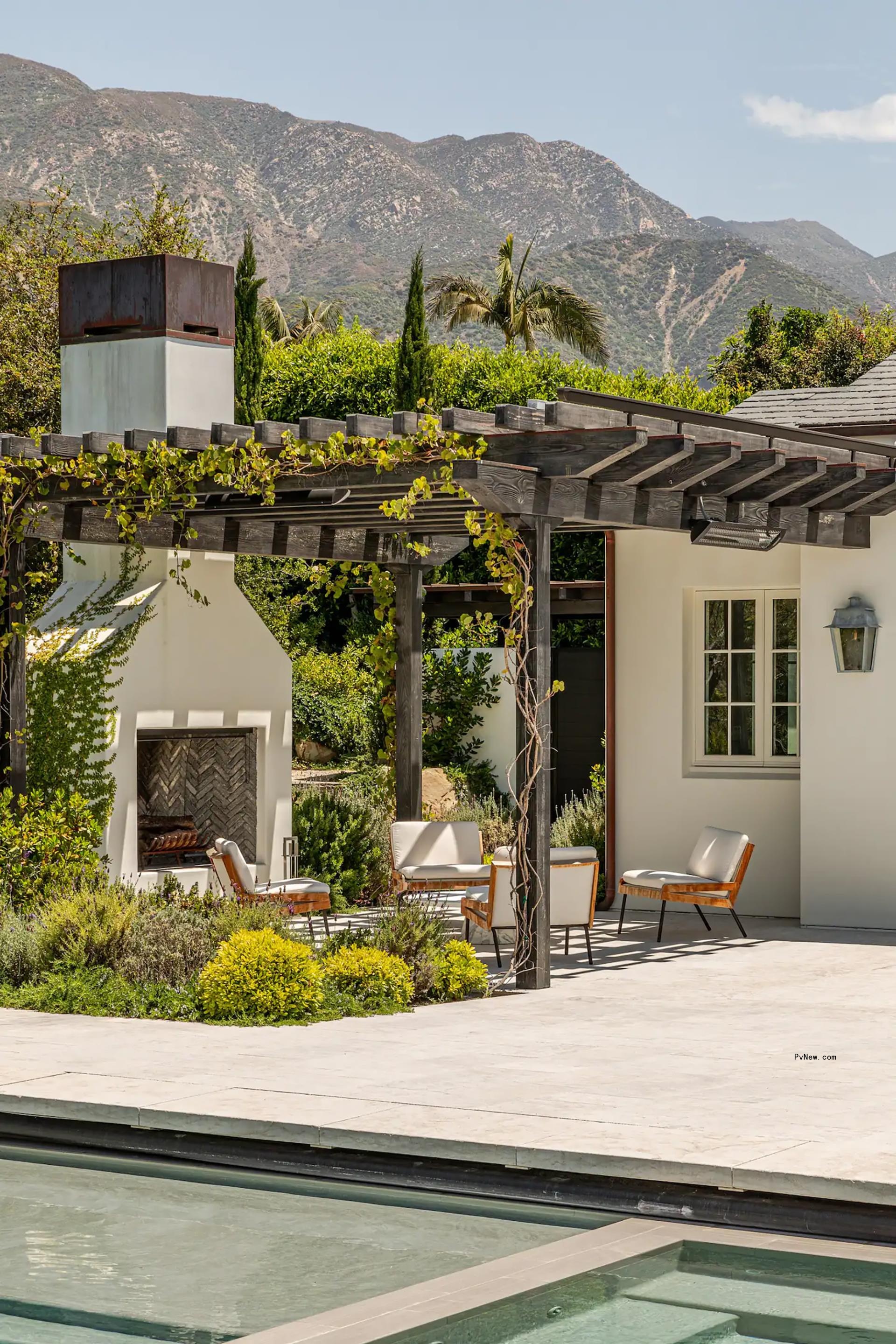 Gwyneth Paltrow's Mo<i></i>ntecito guesthouse