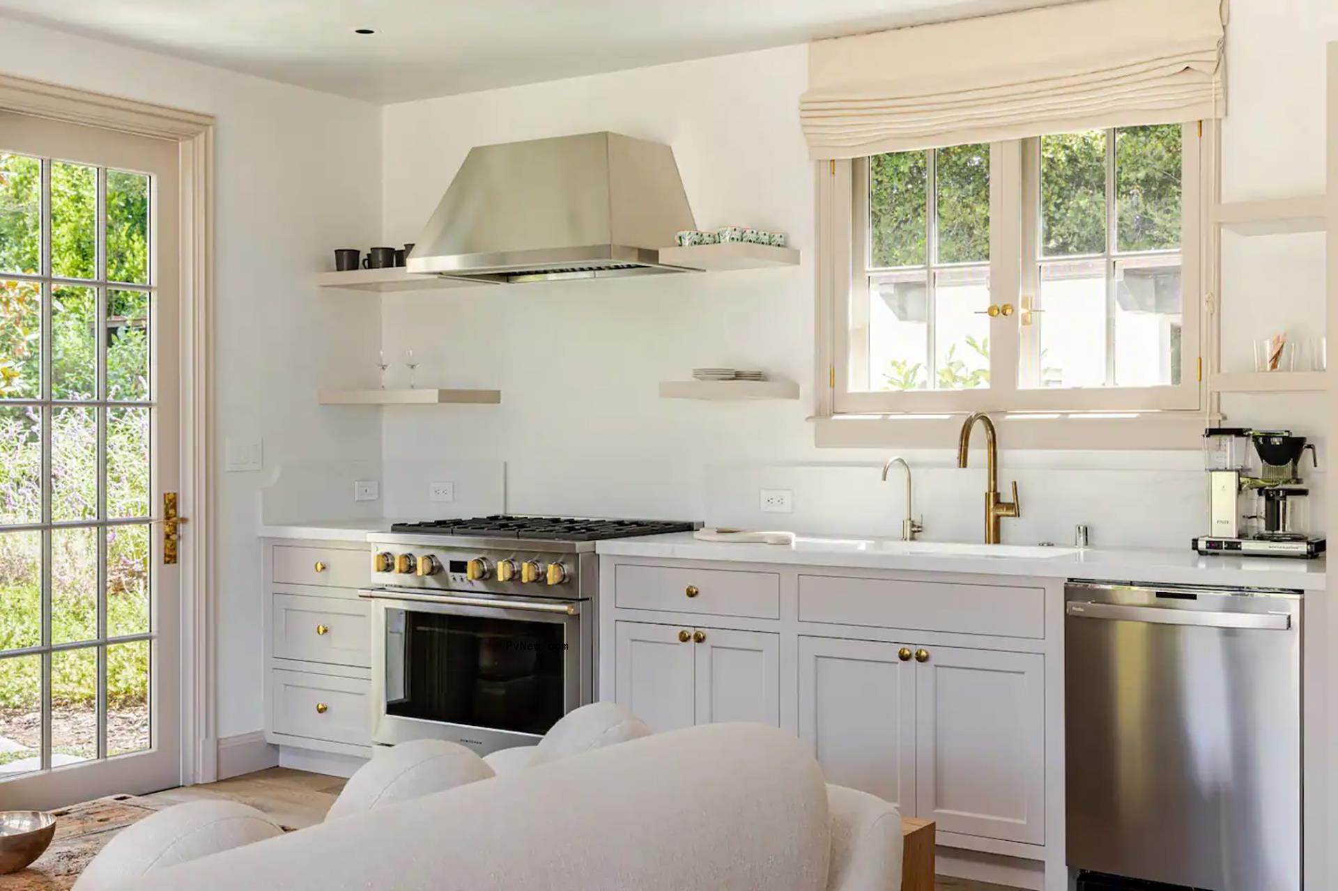 Gwyneth Paltrow's Mo<i></i>ntecito guesthouse