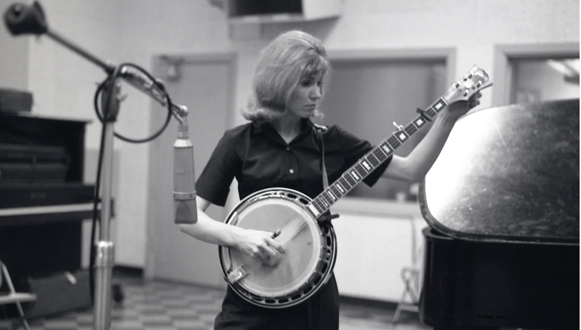 Roni Stoneman, ‘First Lady of the Banjo’ and ‘Hee Haw’ Cast Member, Dies at 85