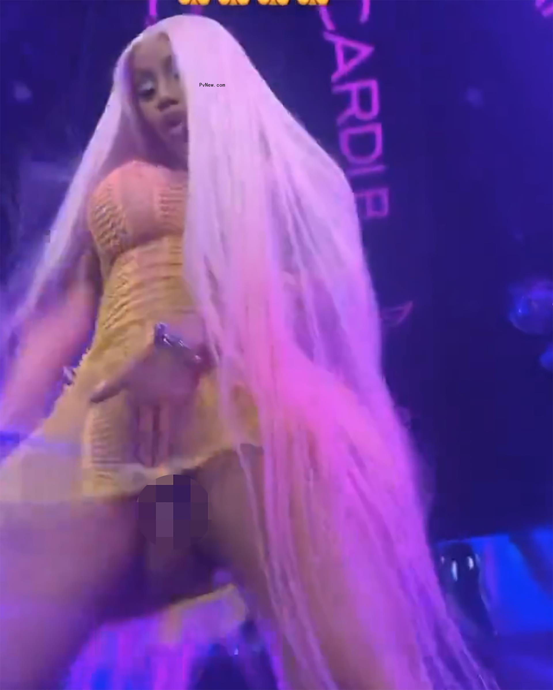 Cardi B dancing o<i></i>nstage at Drai's Nightclub