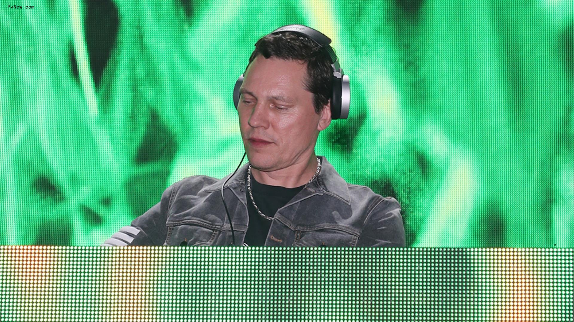 Super Bowl DJ Tiësto Talks Spinning the Big Game: ’200 Million People Watching? Yeah, That’s a Bit of Pressure’