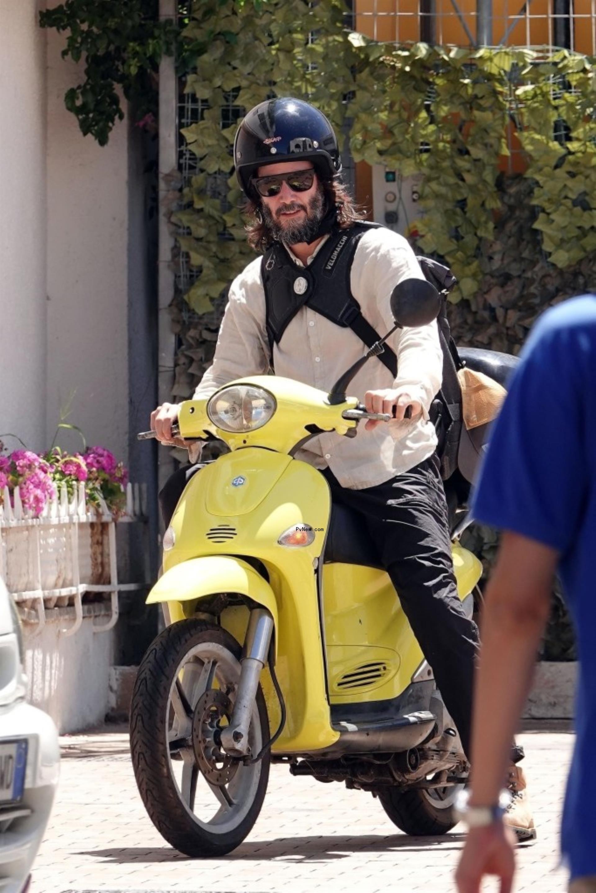 keanu reeves rides a vespa in italy