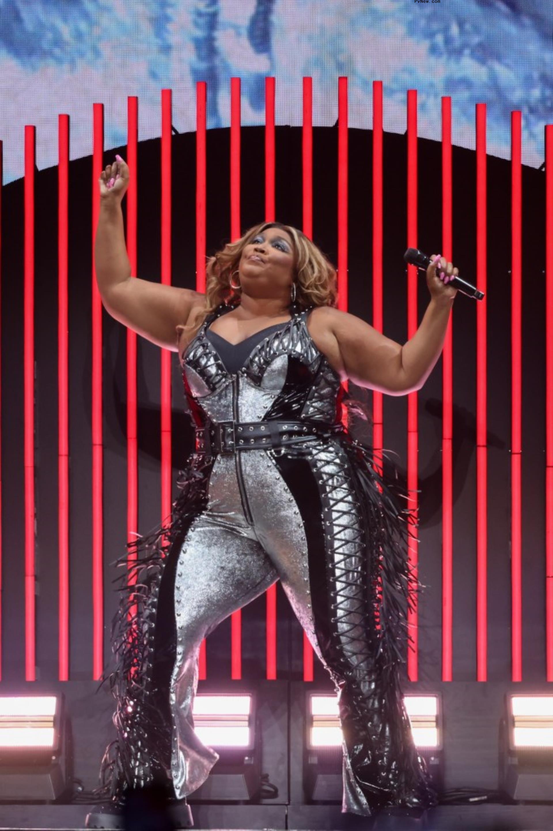 lizzo performing