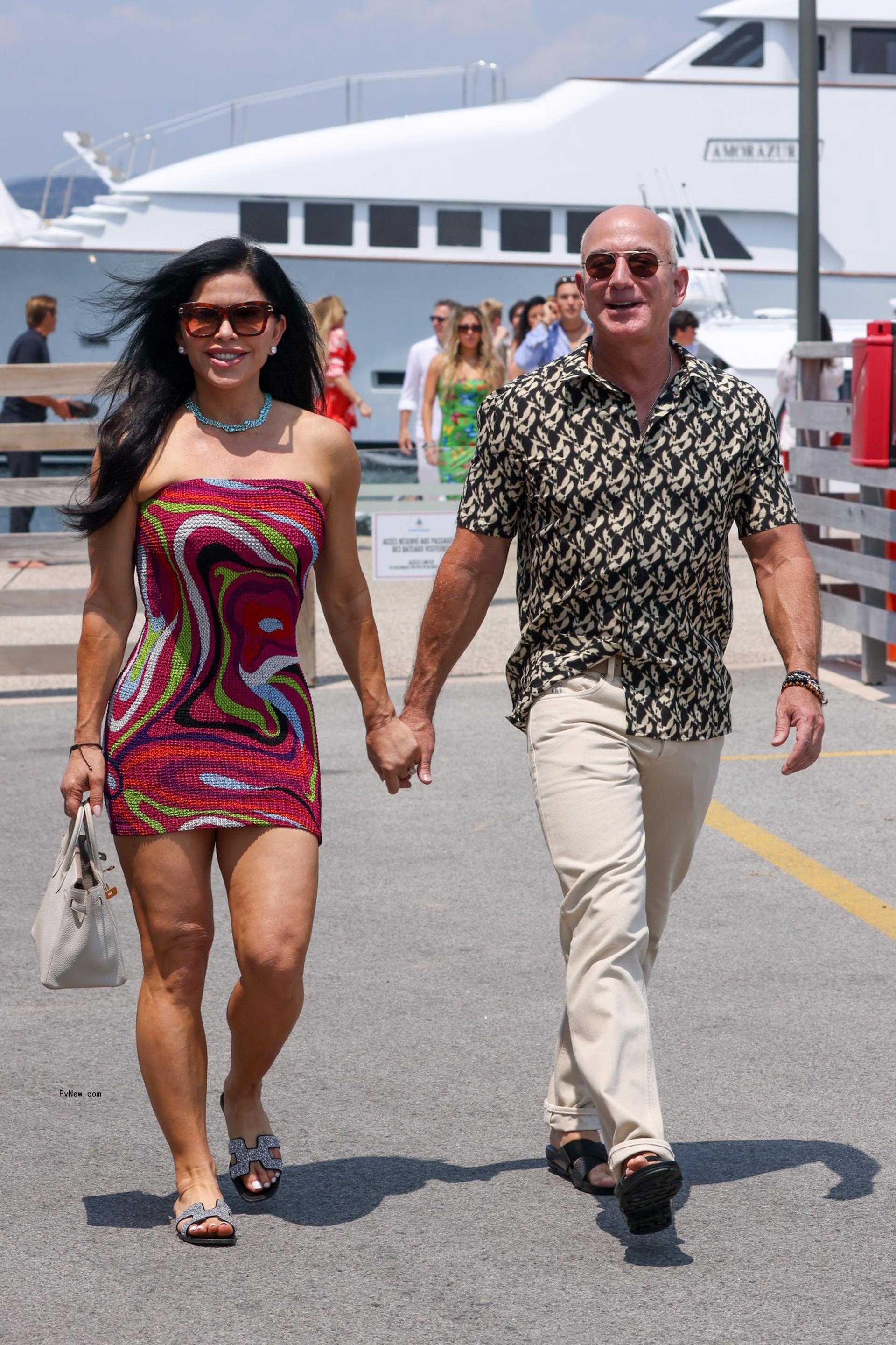 Jeff Bezos and Lauren Sánchez holding hands.