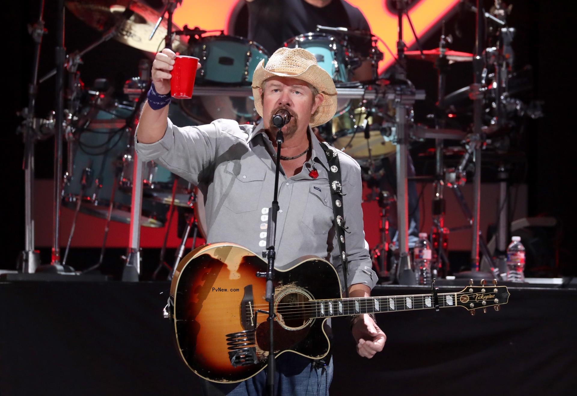 Toby Keith Posthumously Returns to No. 1 on Billboard 200 With ’35 Biggest Hits’ Album