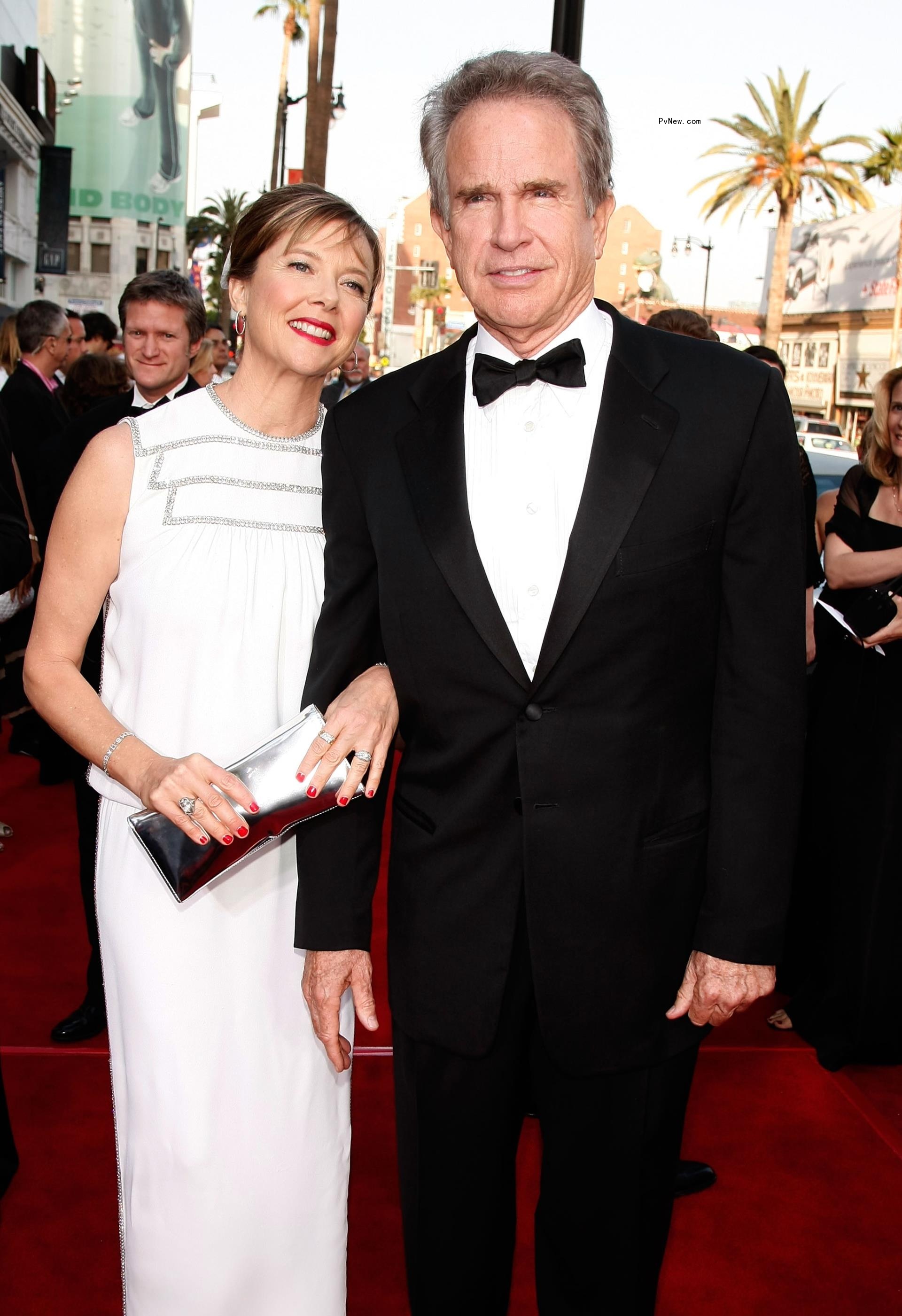 Annette Bening and Warren Beatty at an awards show red carpet.