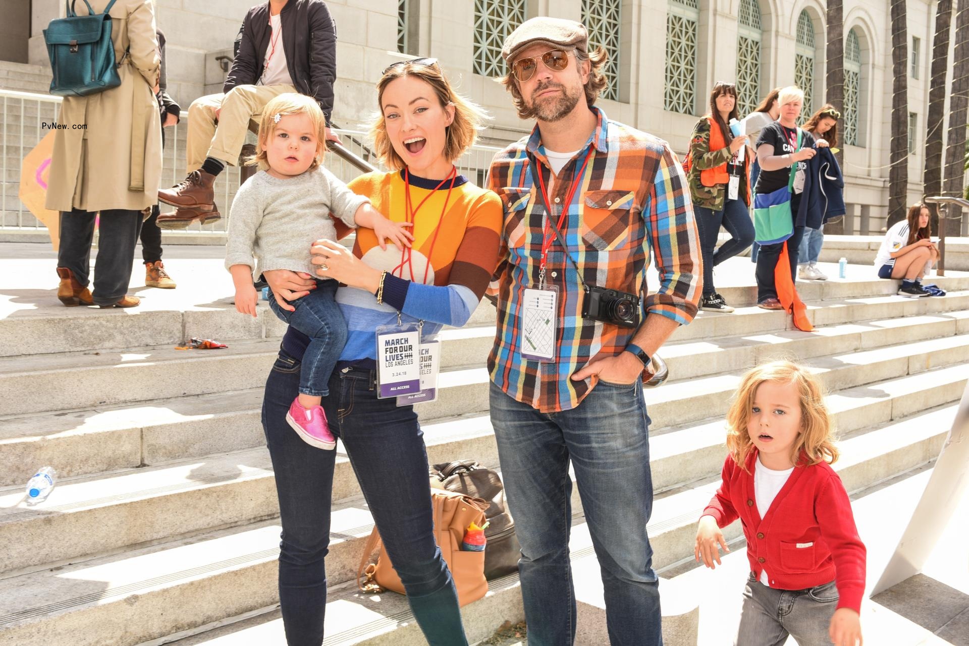 Olivia Wilde, Jason Sudeikis and their kids together.