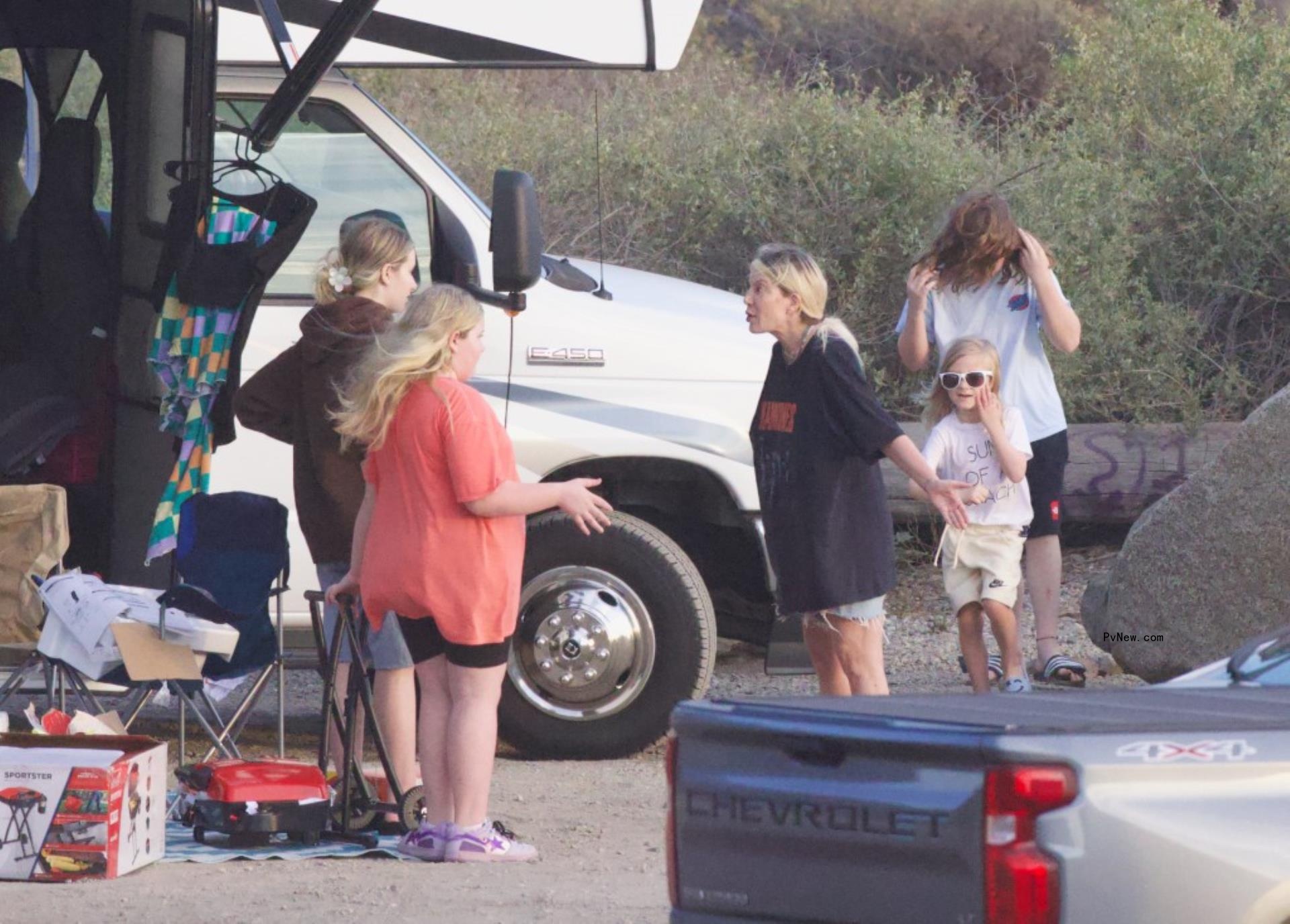 A photo of Tori Spelling with some of her five kids.
