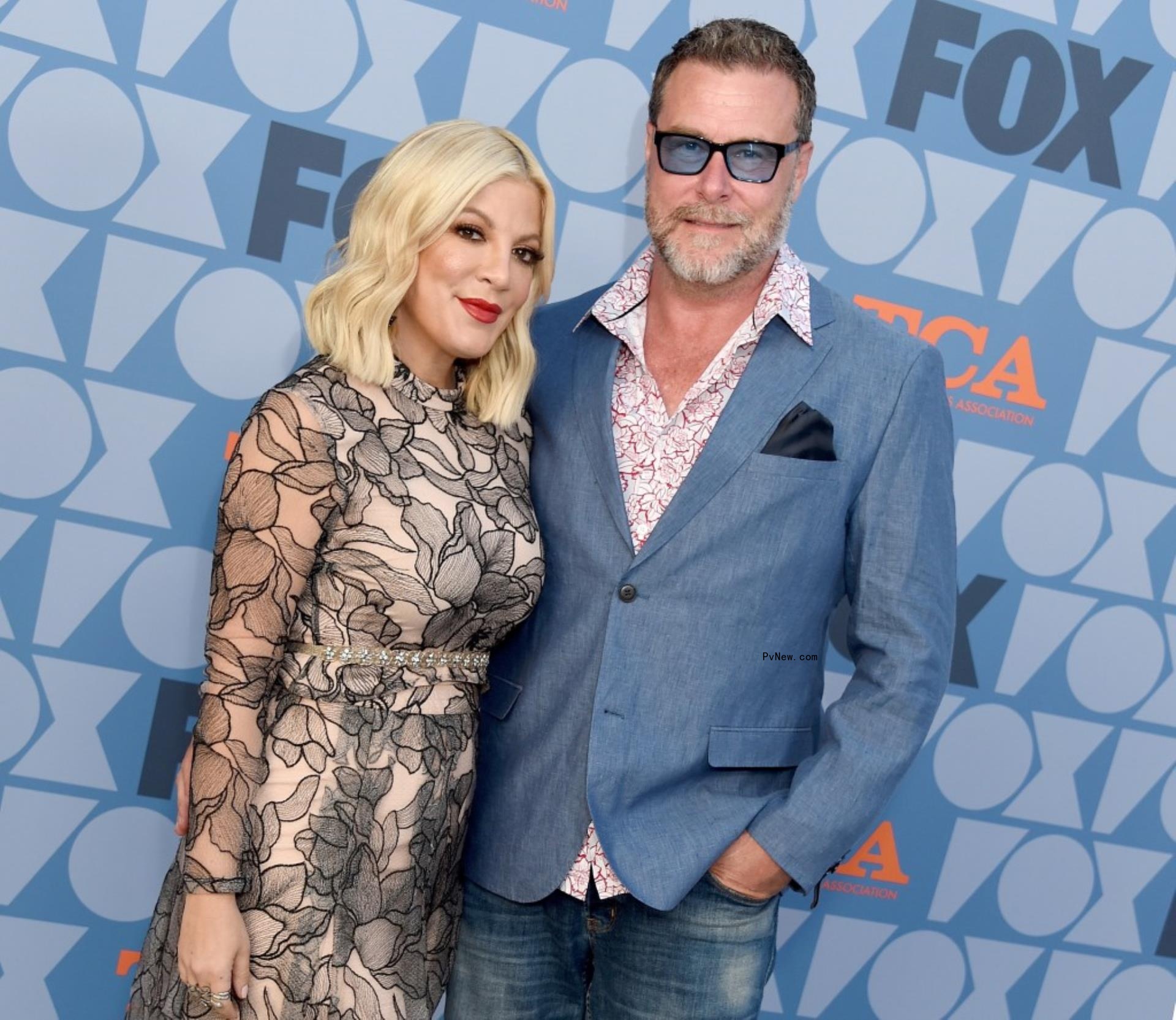 A photo of Tori Spelling and Dean McDermott.