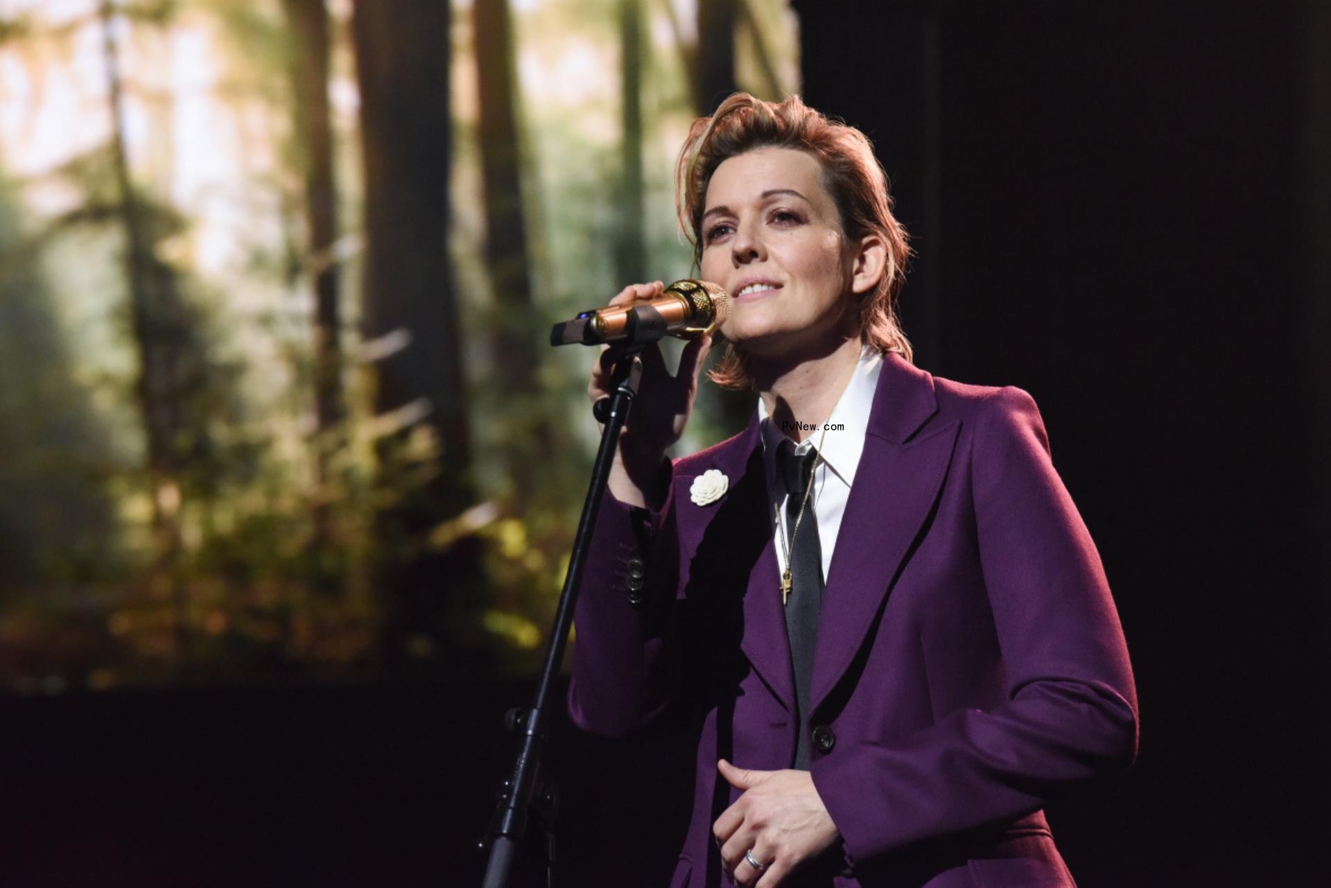 Elton John’s Oscar Party Returns as In-Person Event, Brandi Carlile to Perform