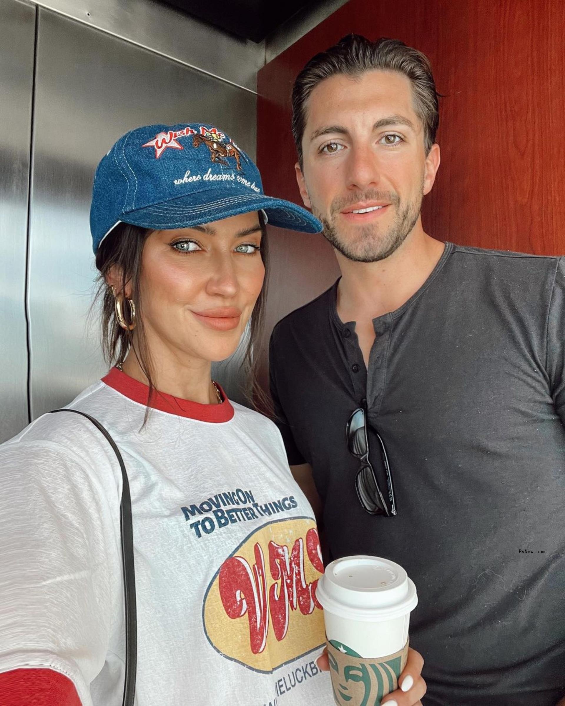 A selfie of Kaitlyn Bristowe and Jason Tartick in an elevator.