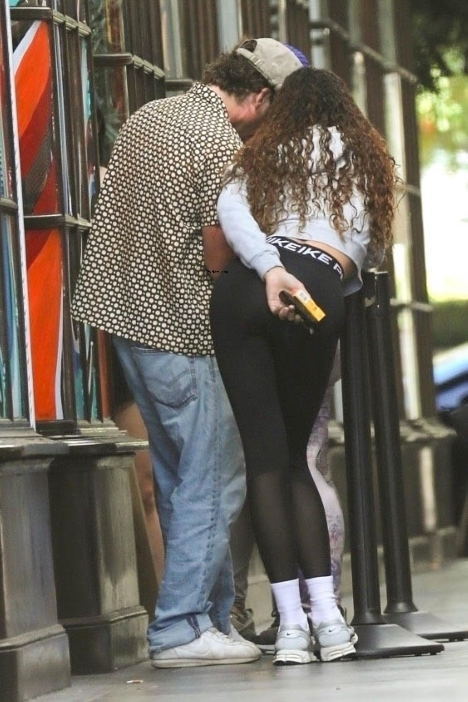 Jeremy Allen White chatting with Ashley Moore.