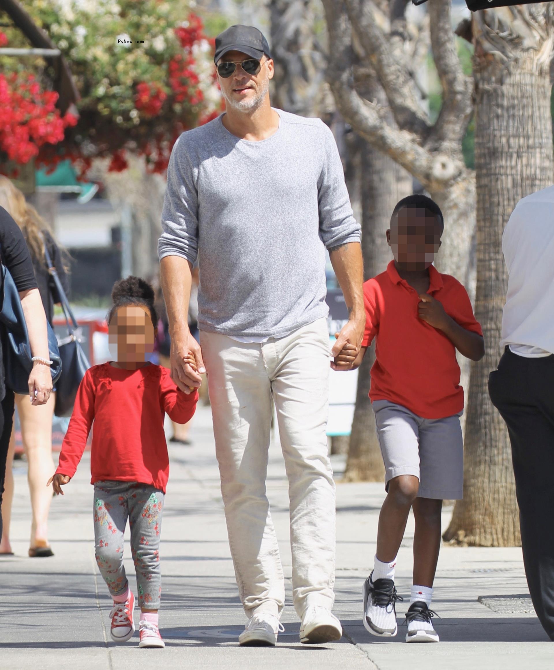 Bryan Randall with Sandra Bullock's kids