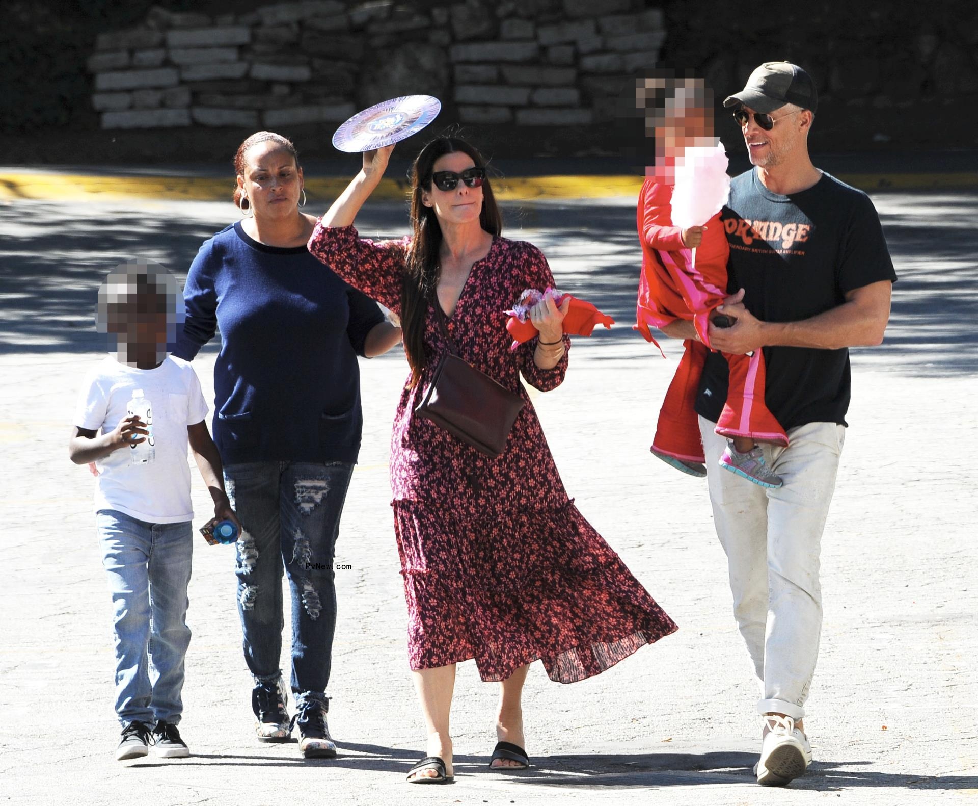Sandra Bullock, Bryan Randall and children