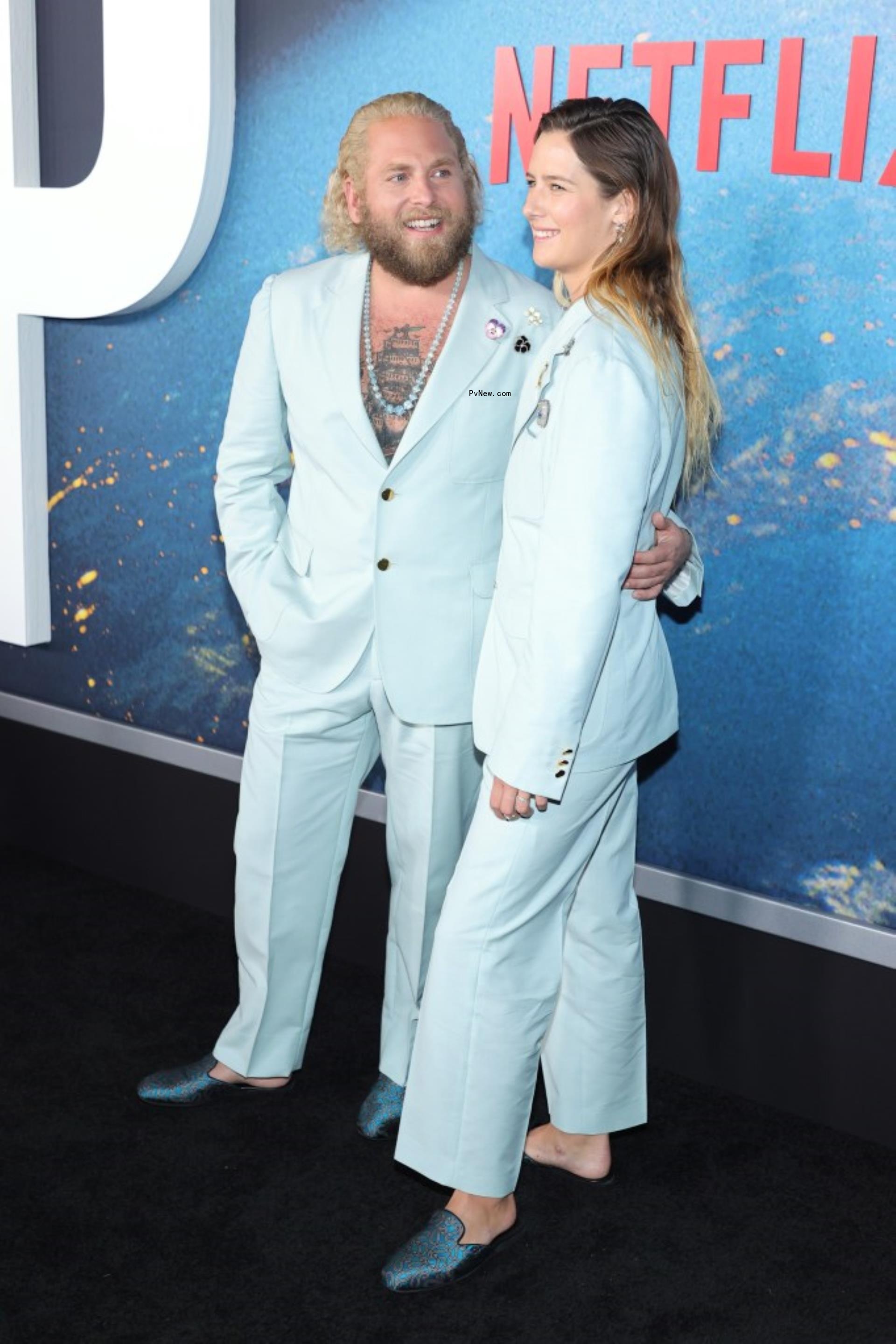 Sarah Brady and Jo<i></i>nah Hill on a red carpet.