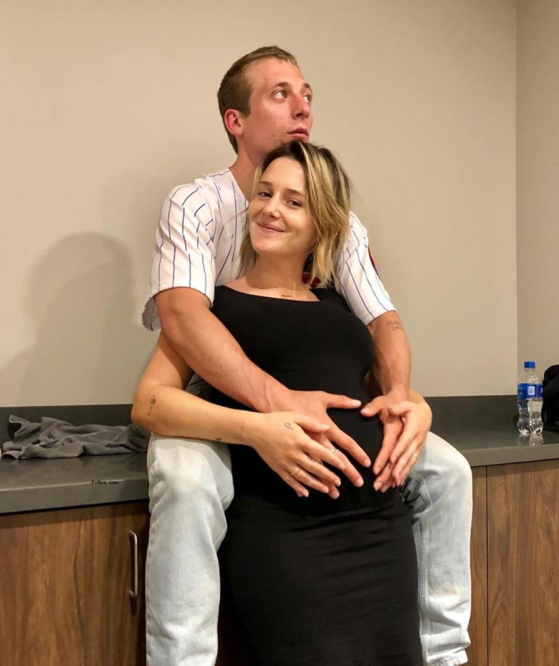 Ashley Timlin and Jeremy Allen White.