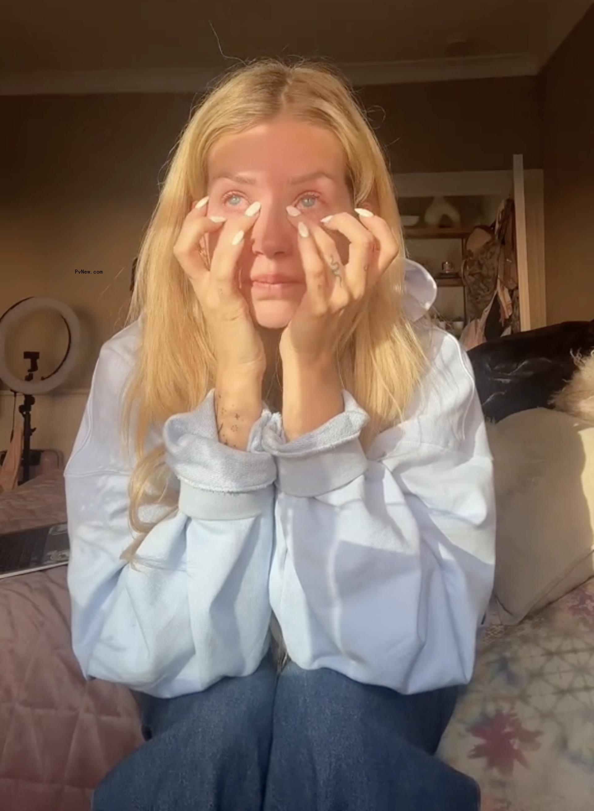 Lottie Moss crying.