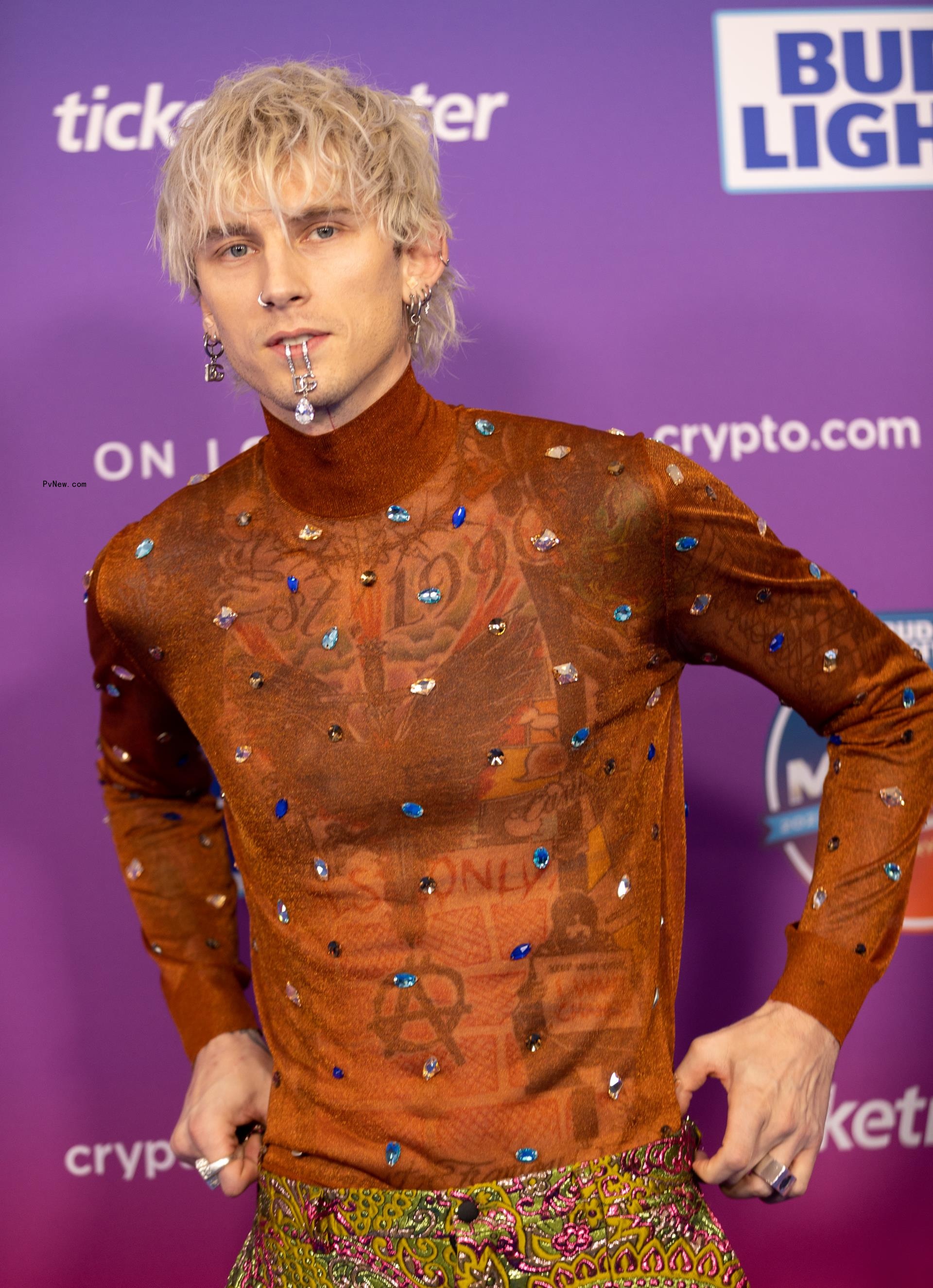 Halsey and Machine Gun Kelly Trade Musical Touchdowns at Opening Night of Super Bowl Music Fest