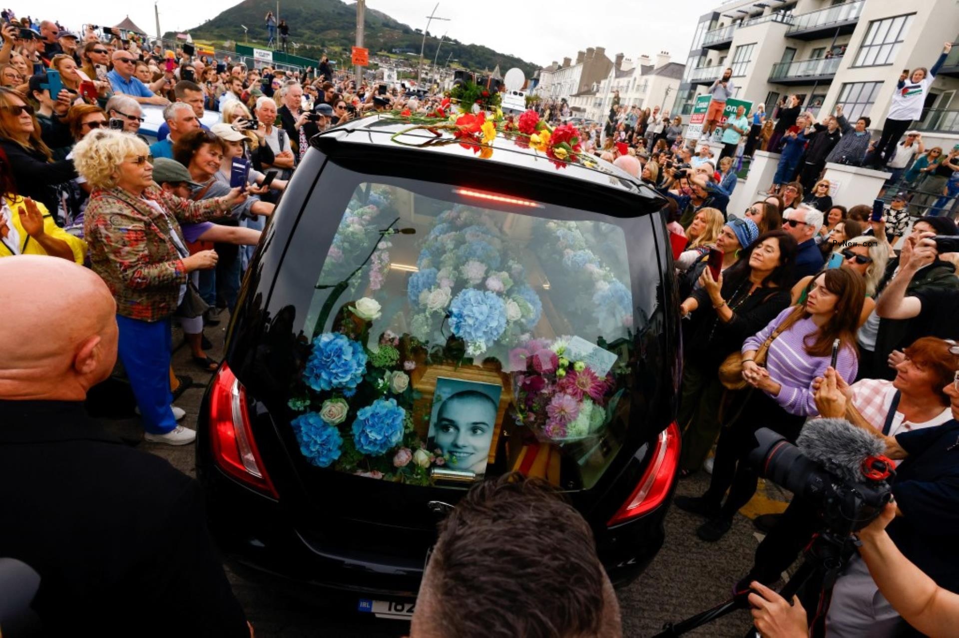 Sinéad O'Co<i></i>nnor funeral procession