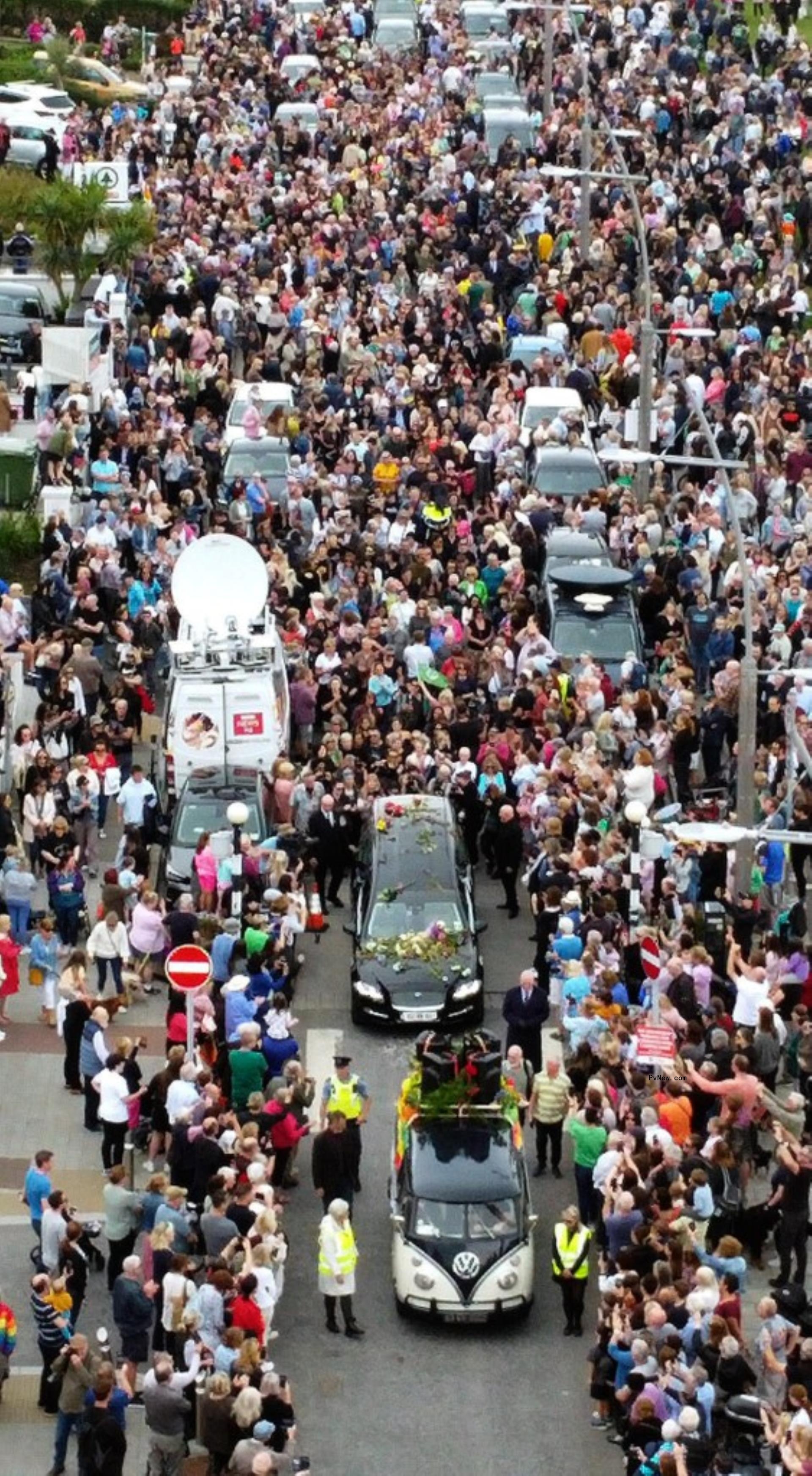 Sinéad O'Co<i></i>nnor funeral procession
