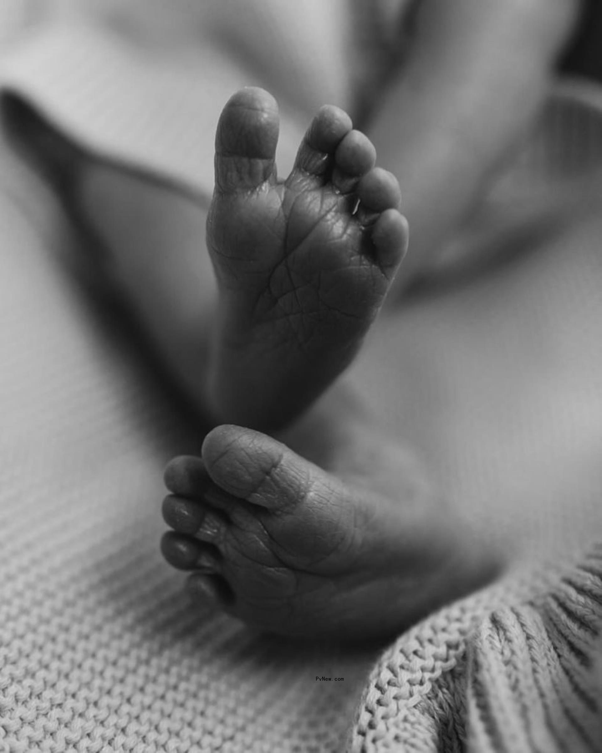 baby feet 