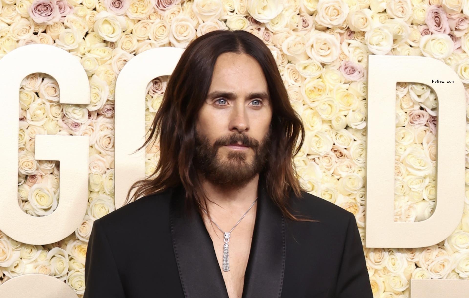 Jared Leto Mocks His Method Actor Reputation While Presenting Golden Globe: ‘I’ve Learned the Art of Holding an Envelope’