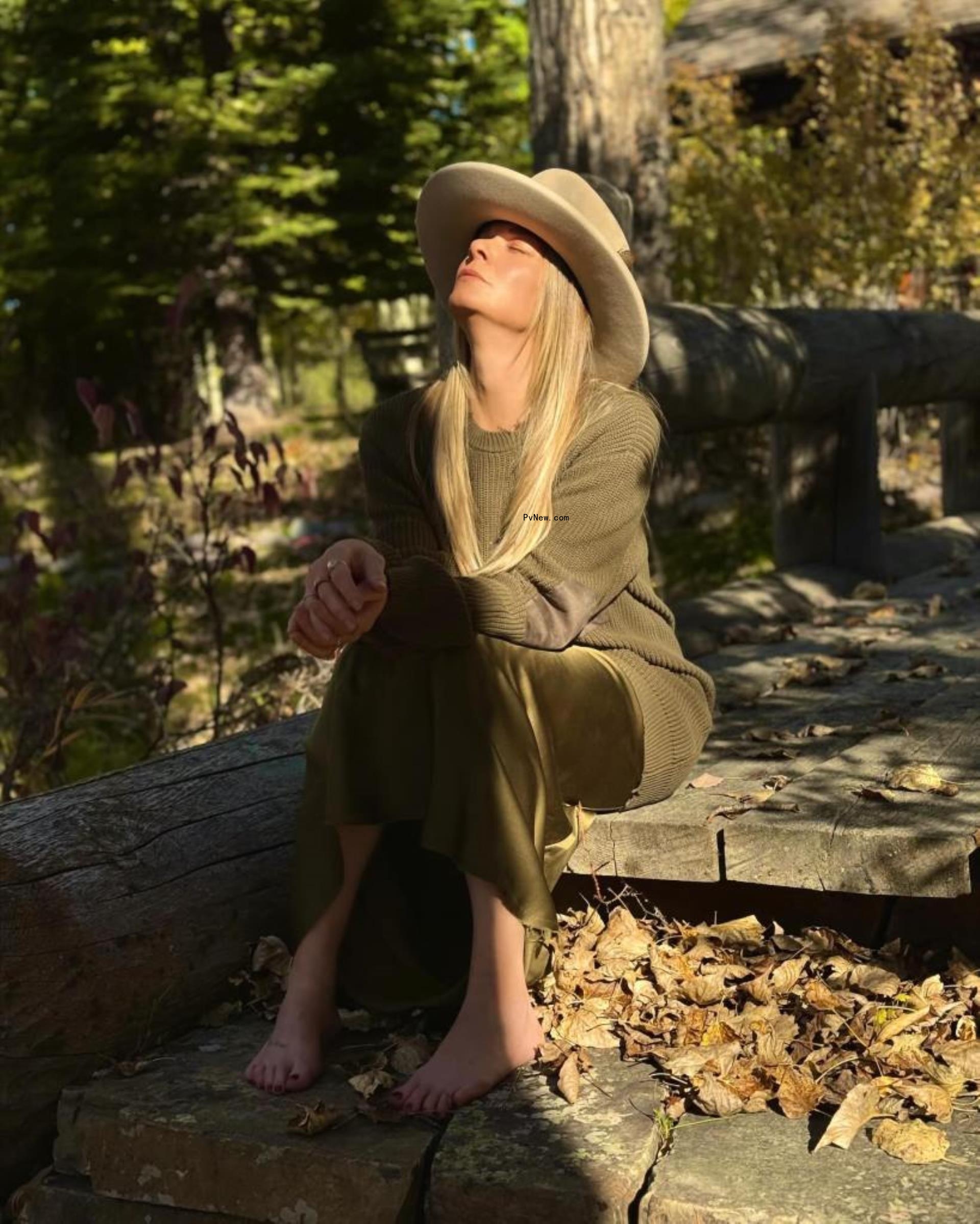 LeAnn Rimes in nature.
