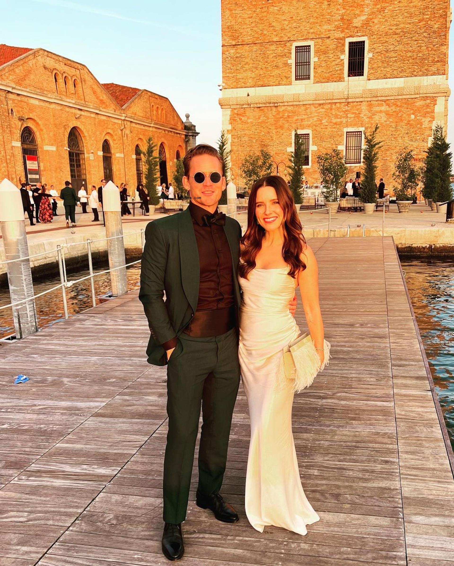 Grant Hughes and Sophia Bush